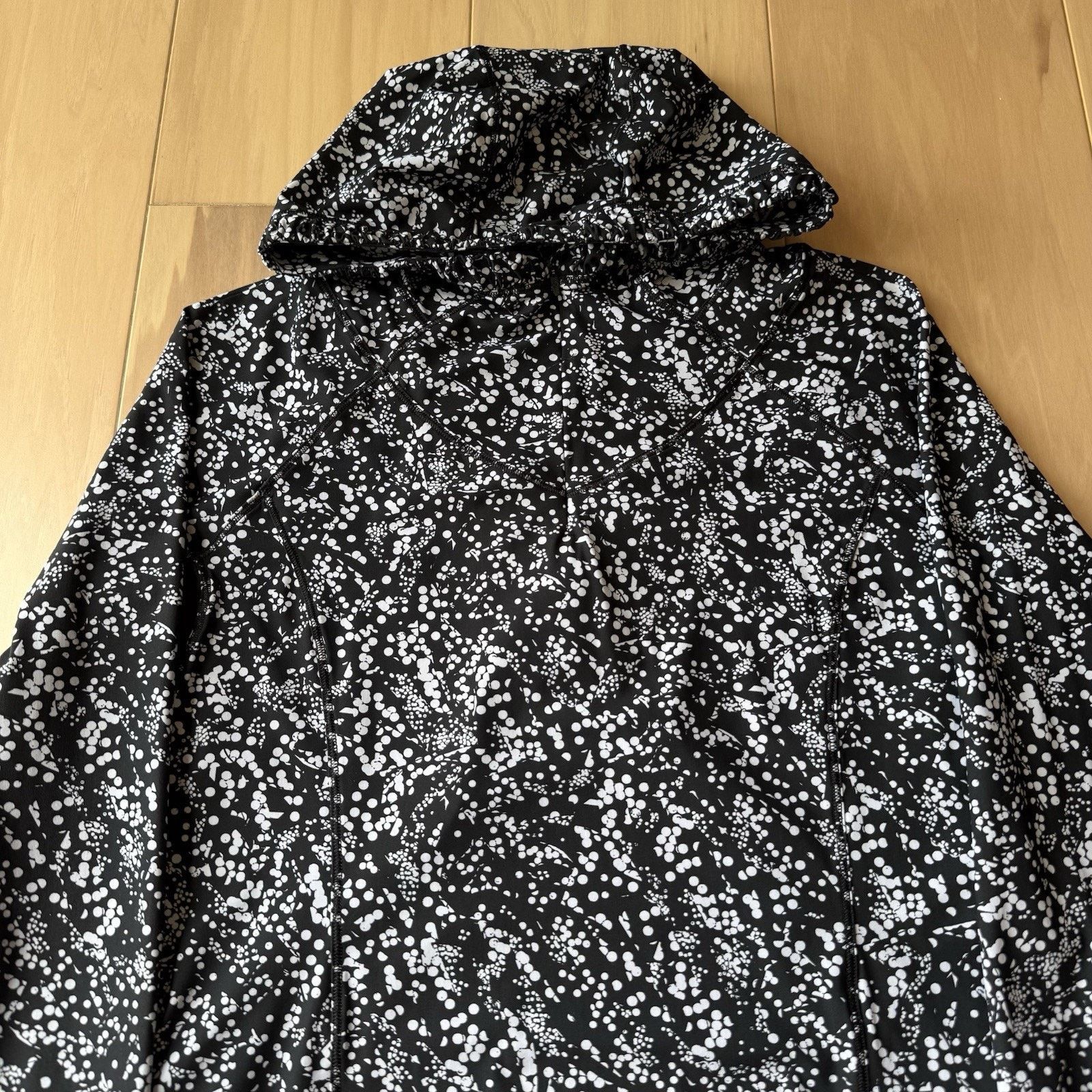 Lululemon Lululemon Jacket 4 Black White 1/4 Zip Workout Athleisure Size S / US 4 / IT 40 - 3 Thumbnail