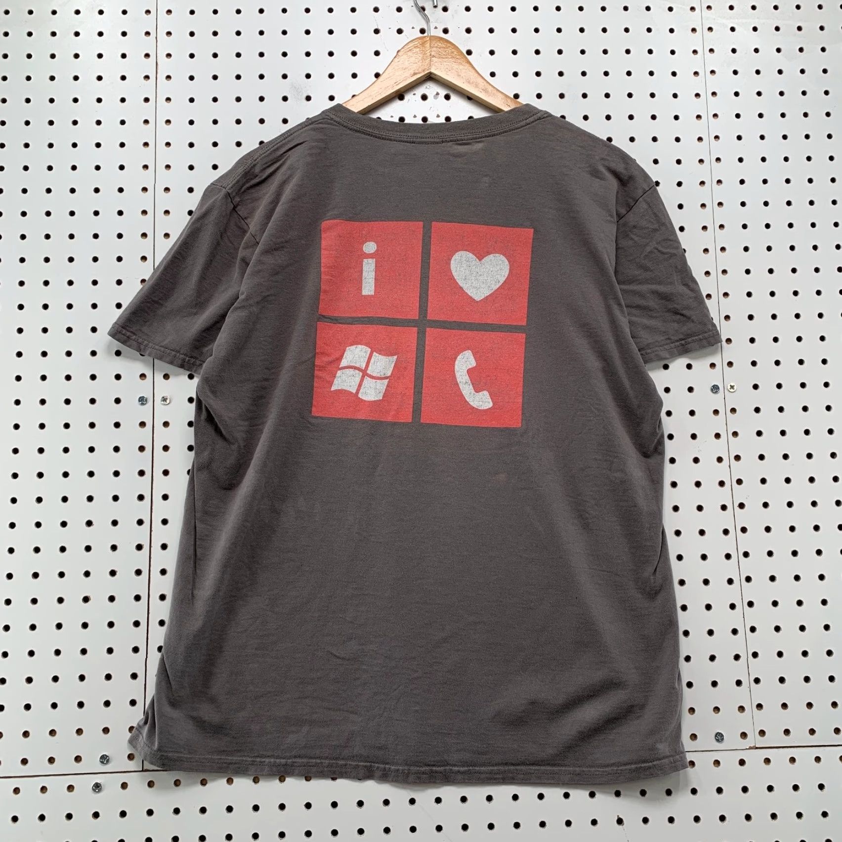 Gildan VINTAGE Windows Phone Shirt Mens Large Gray Short Sleeve Cyber Punk Skater Grunge Size US L / EU 52-54 / 3 - 2 Thumbnail