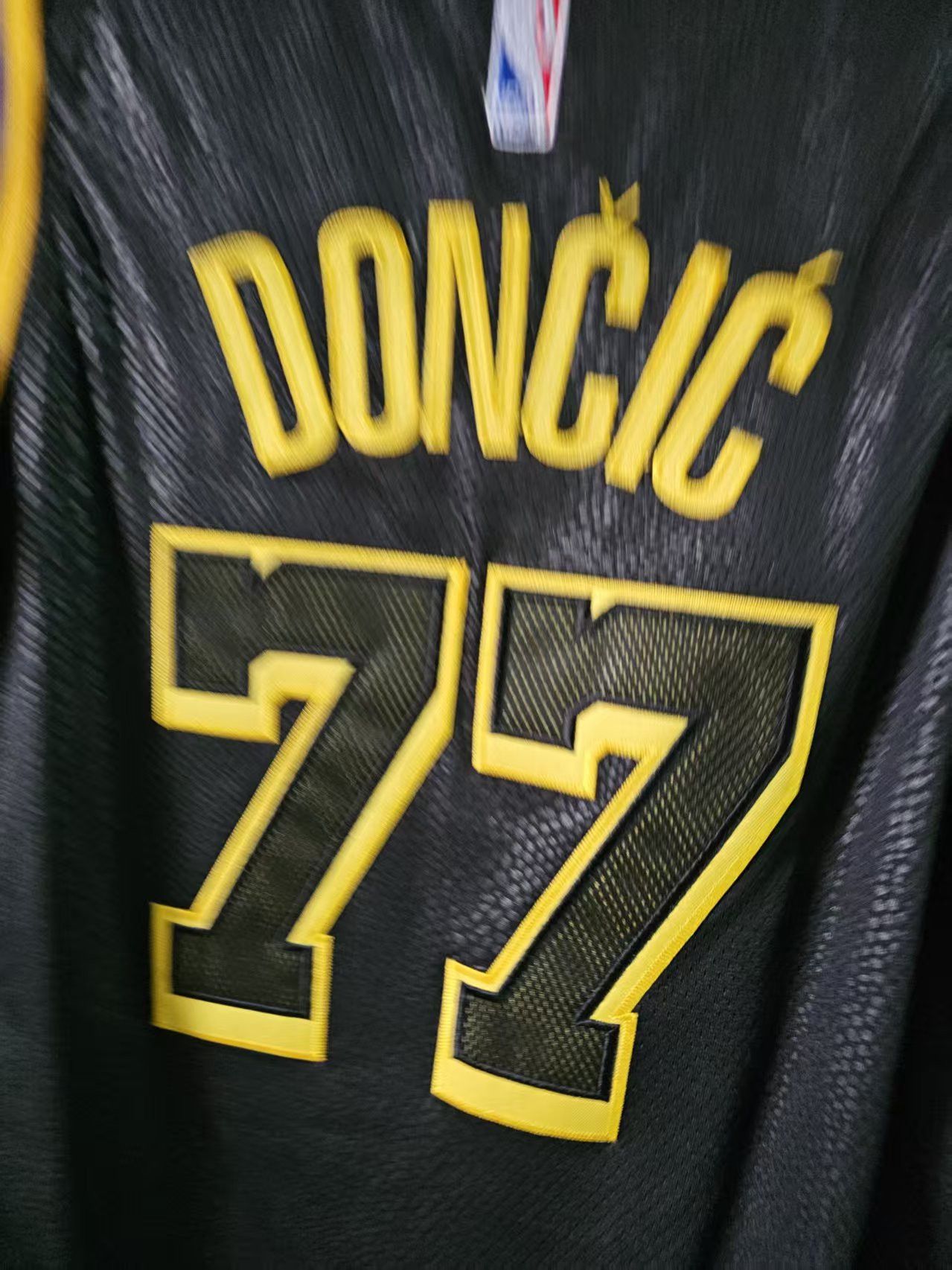 NBA Lakers #77 Luka Dončić Jersey Double Stitched Size US M / EU 48-50 / 2 - 4 Thumbnail