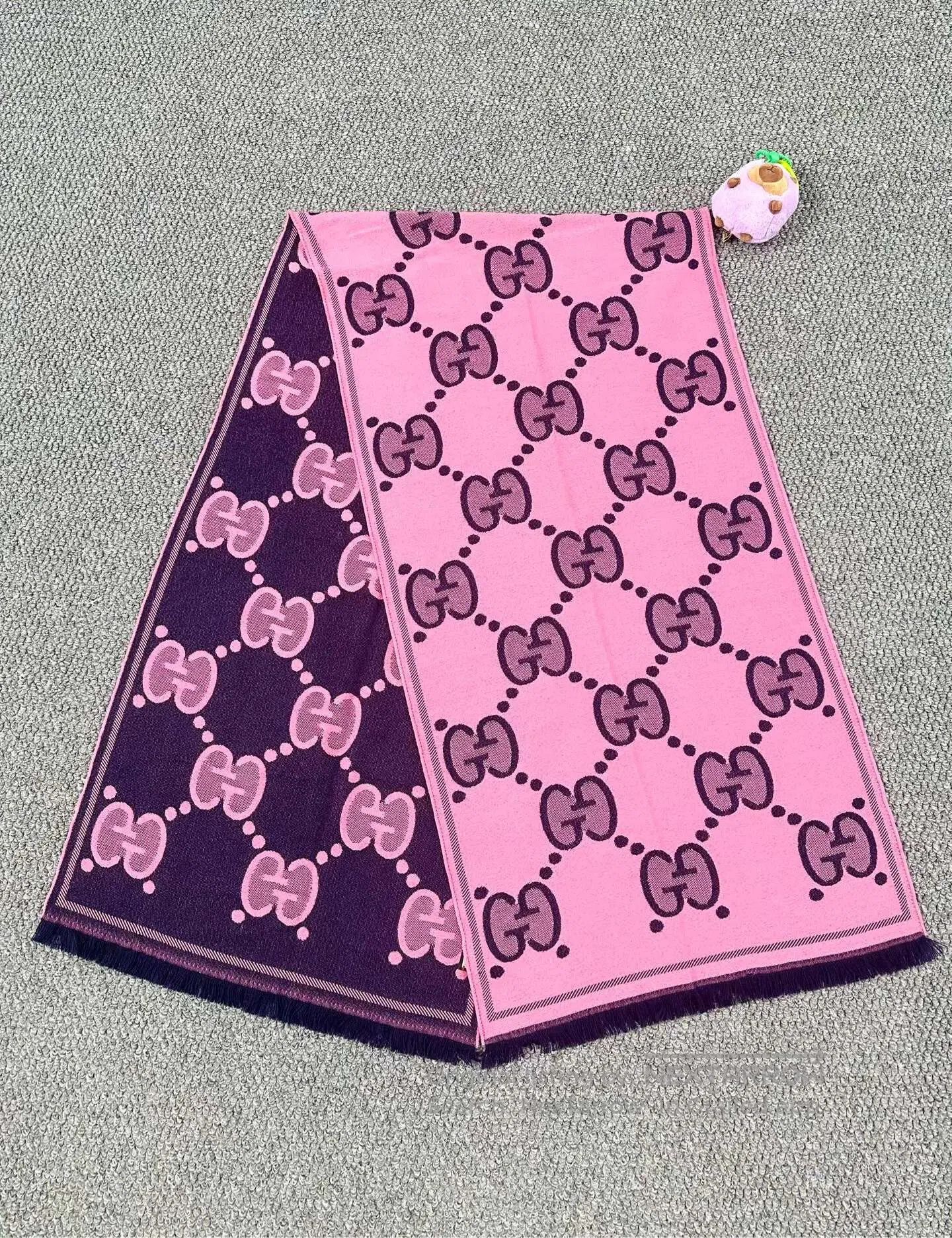 Gucci Guicci Pink All-over Printed Logo Double-sided Cashmere Sc Size ONE SIZE - 1 Thumbnail