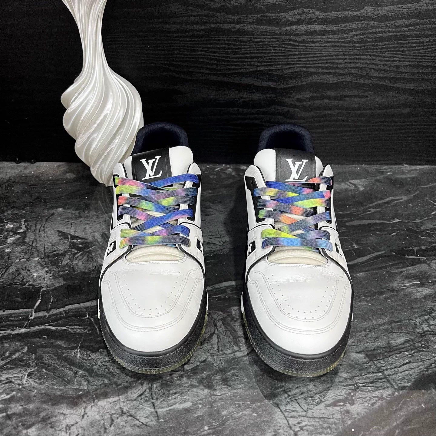 Louis Vuitton Lv Trainer 41 panda 98 new 2988 Size US 8 / EU 41 - 2 Thumbnail