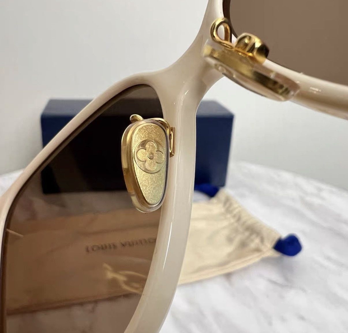 Louis Vuitton Louis Vuitton Hollow Pattern Sunglasses J42 Size ONE SIZE - 7 Thumbnail