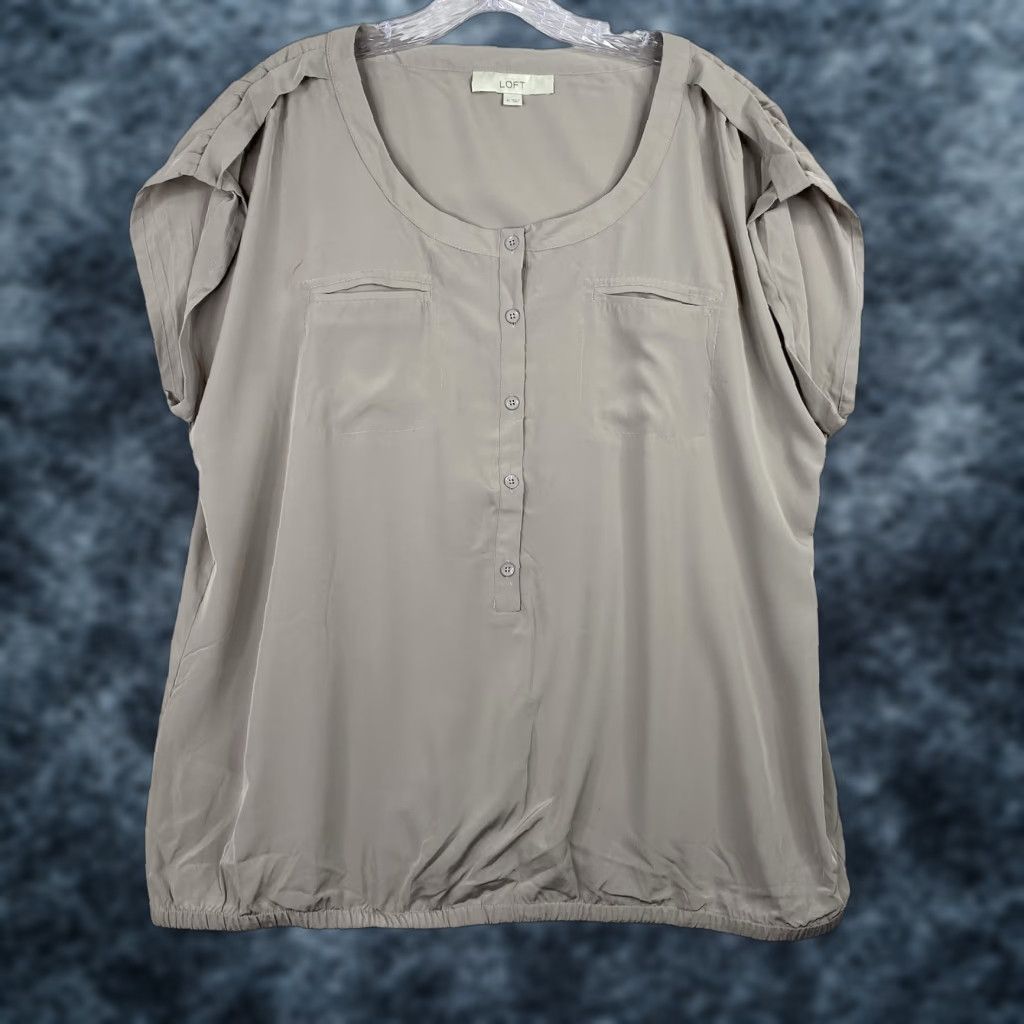 Ann Taylor Ann Taylor Loft Top Blouse Womens XL Beige Pockets 1/2 Button Up Flowy Minimalist Size XL / US 12-14 / IT 48-50 - 1 Thumbnail