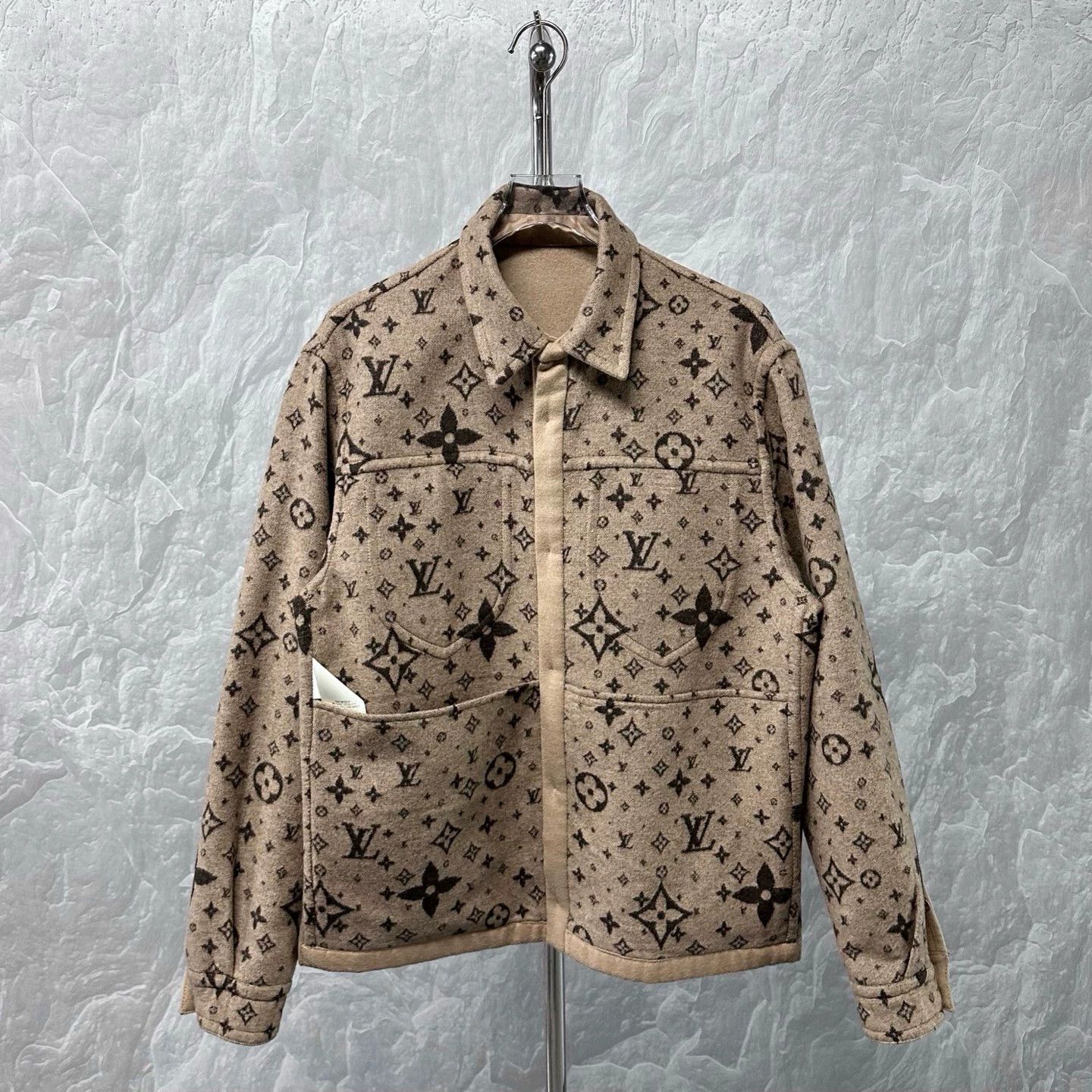 Louis Vuitton louis vuitton ss24 logo wool outerwear jacket Size US S / EU 44-46 / 1 - 1 Thumbnail
