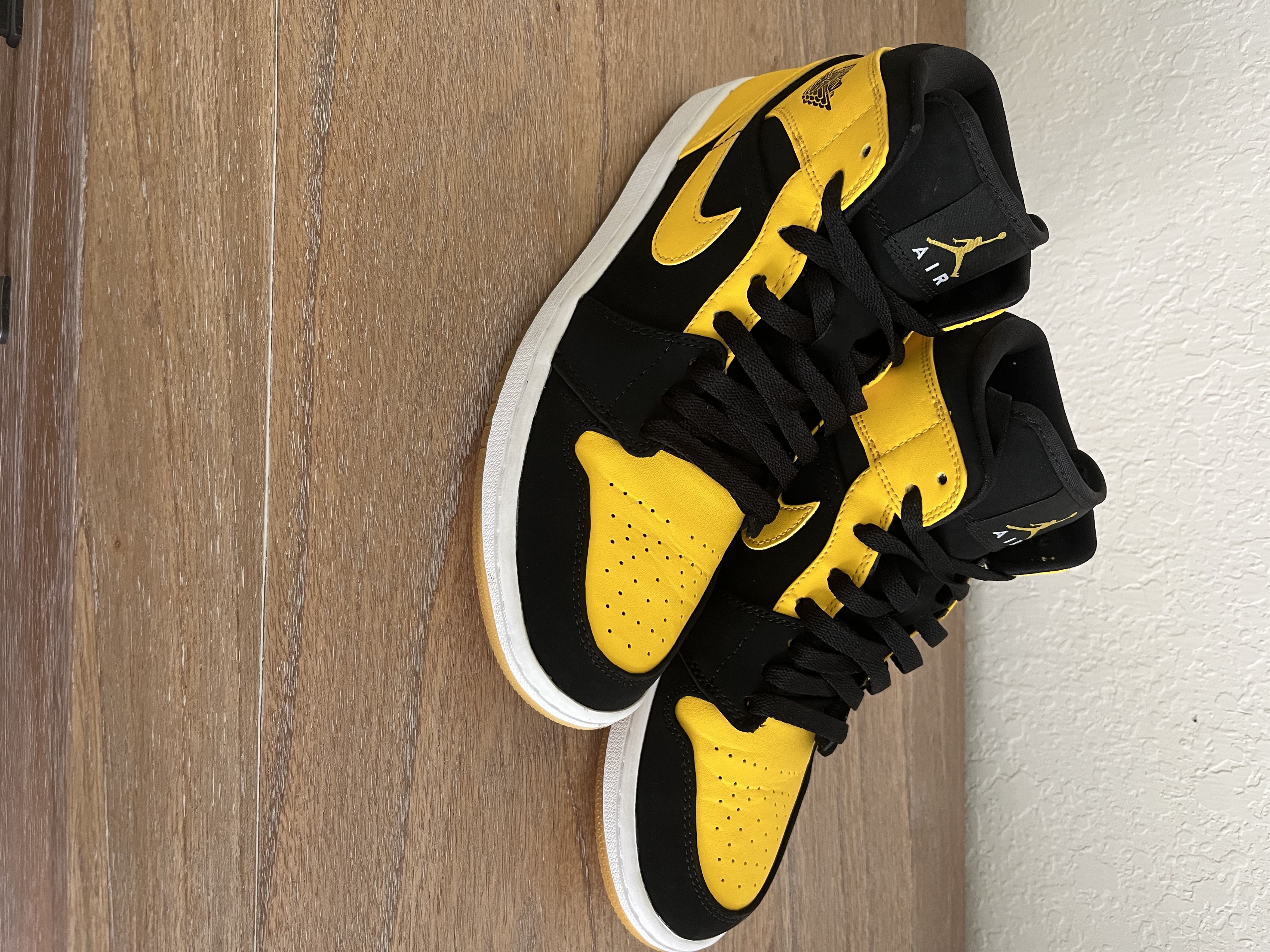image of Jordan Nike Air Jordan 1 Retro Mid 'new Love' 2017 Shoes in Black/Varsity Maize/White (Size 8)
