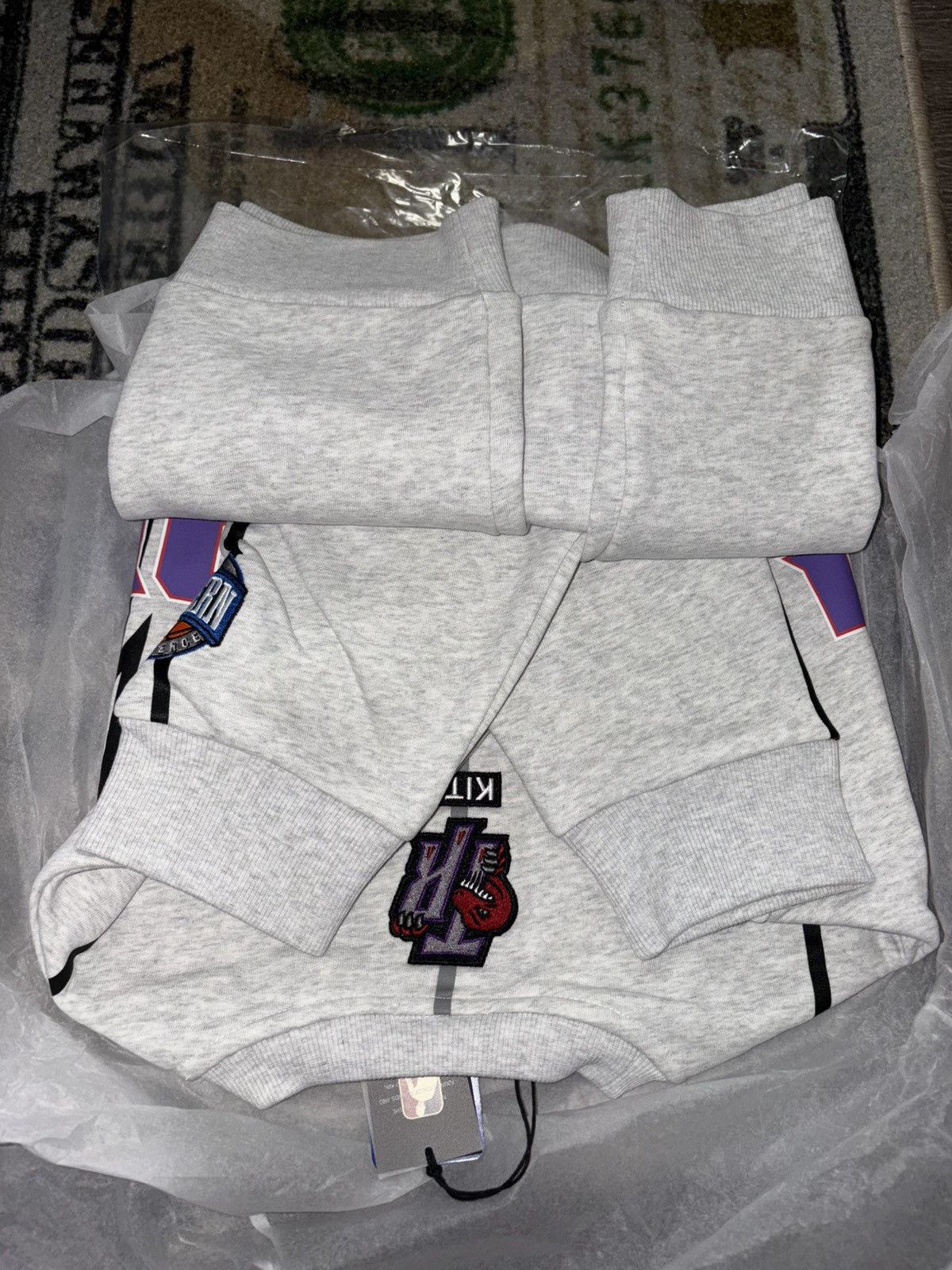 Kith × NBA Kith X Raptors Nelson Crewneck Light Heather Grey Size US L / EU 52-54 / 3 - 3 Thumbnail