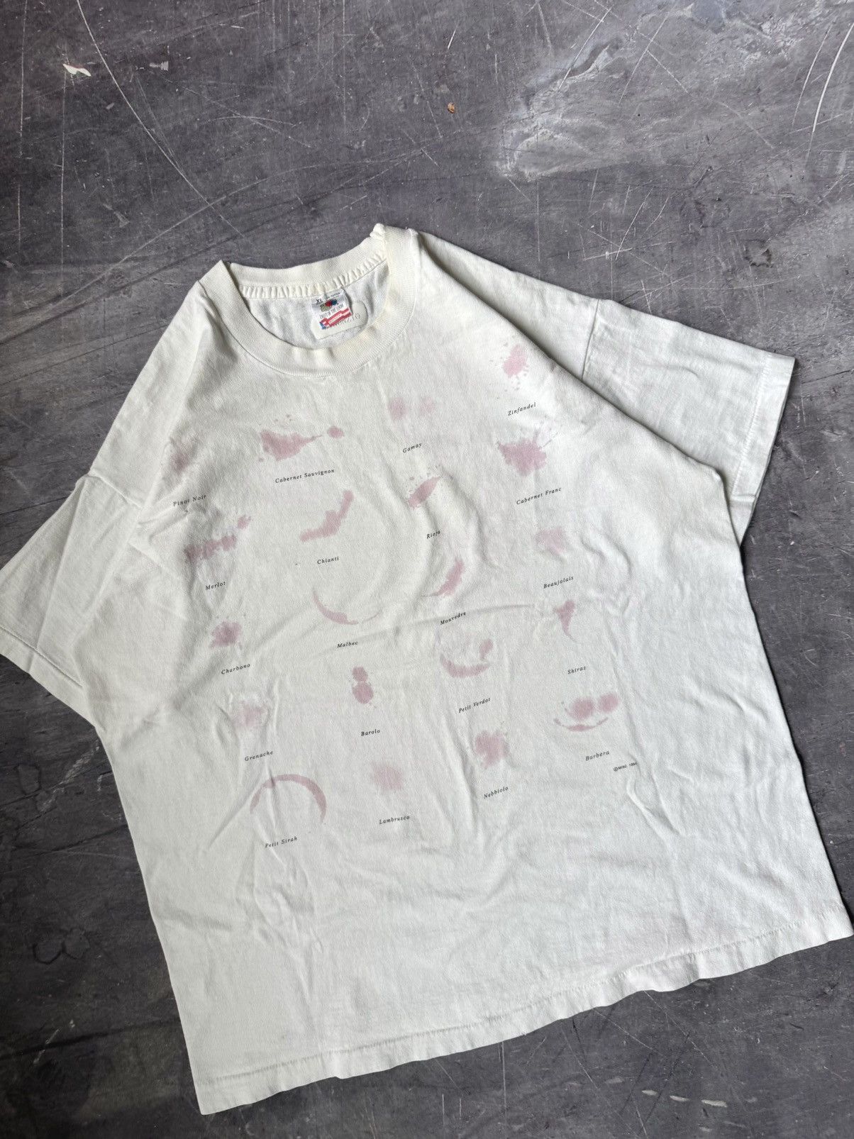 Vintage Vintage 90s Wine Stain T-Shirt (XL) Size US XL / EU 56 / 4 - 2 Thumbnail