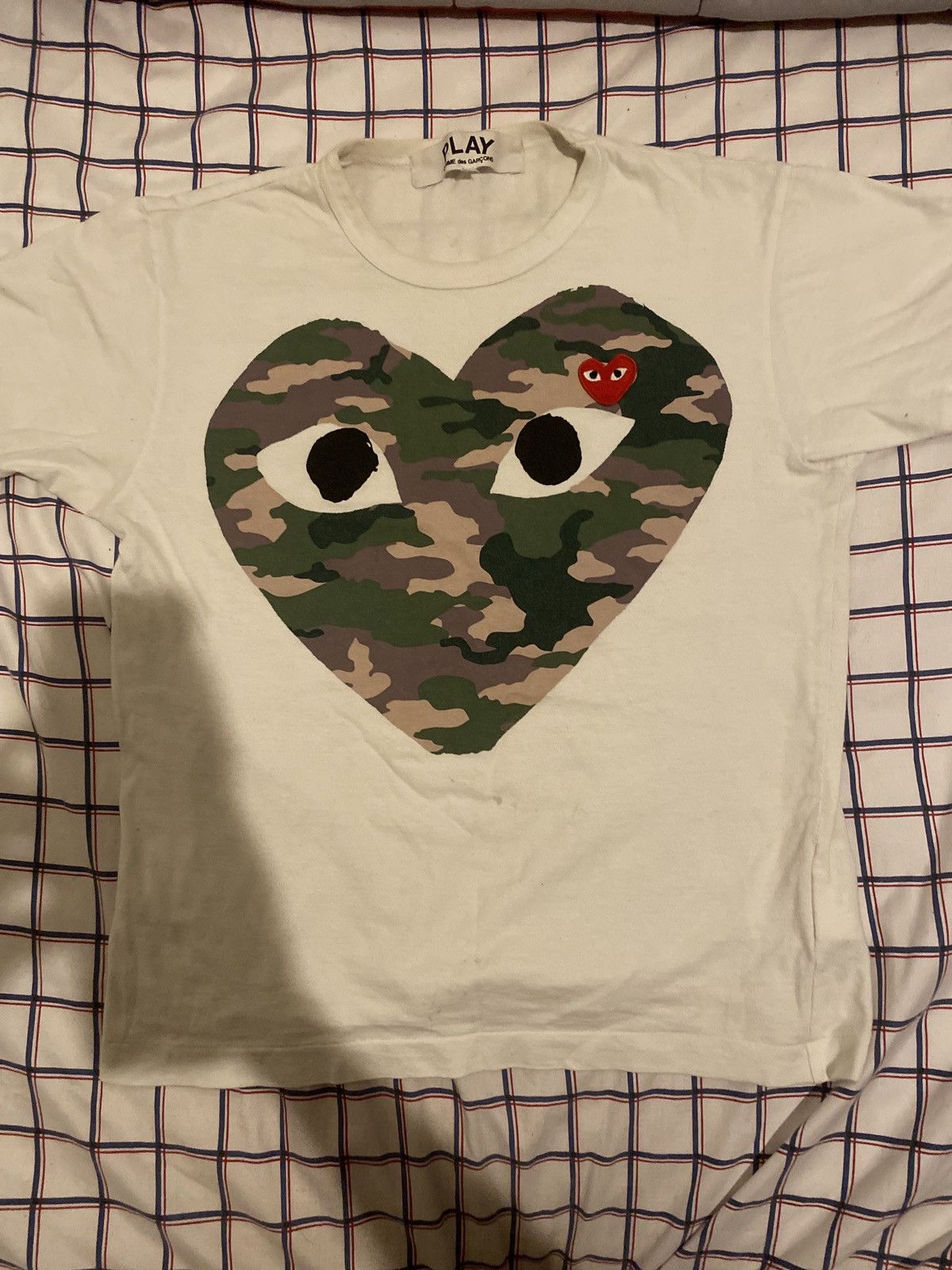 Comme des Garcons PLAY Play Comme des Garçons camo heart Tshirt Size US M / EU 48-50 / 2 - 1 Thumbnail