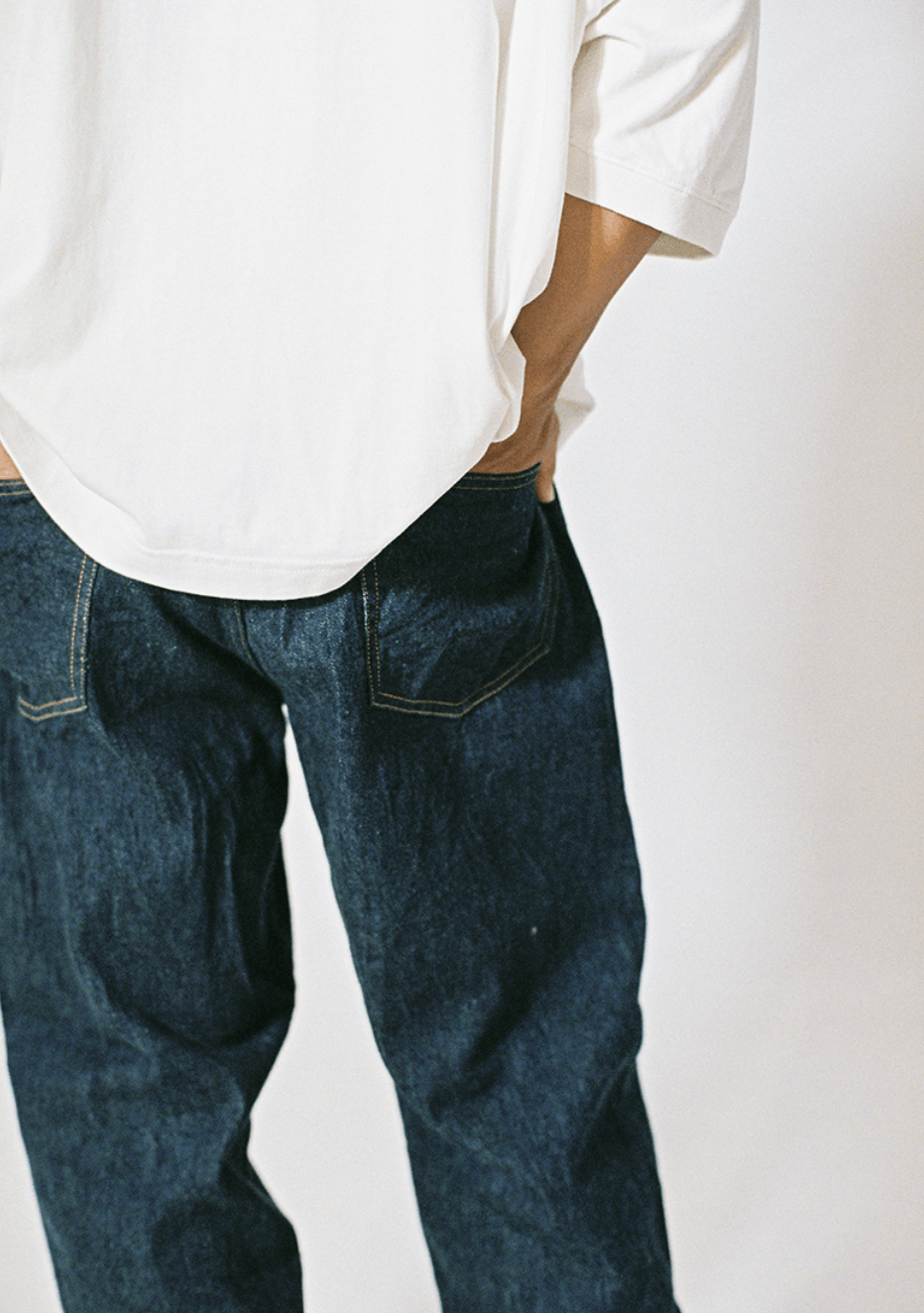パンツ comoli wism unite denim eyJfcmFpbHMiOnsibWVzc2FnZSI6Ik