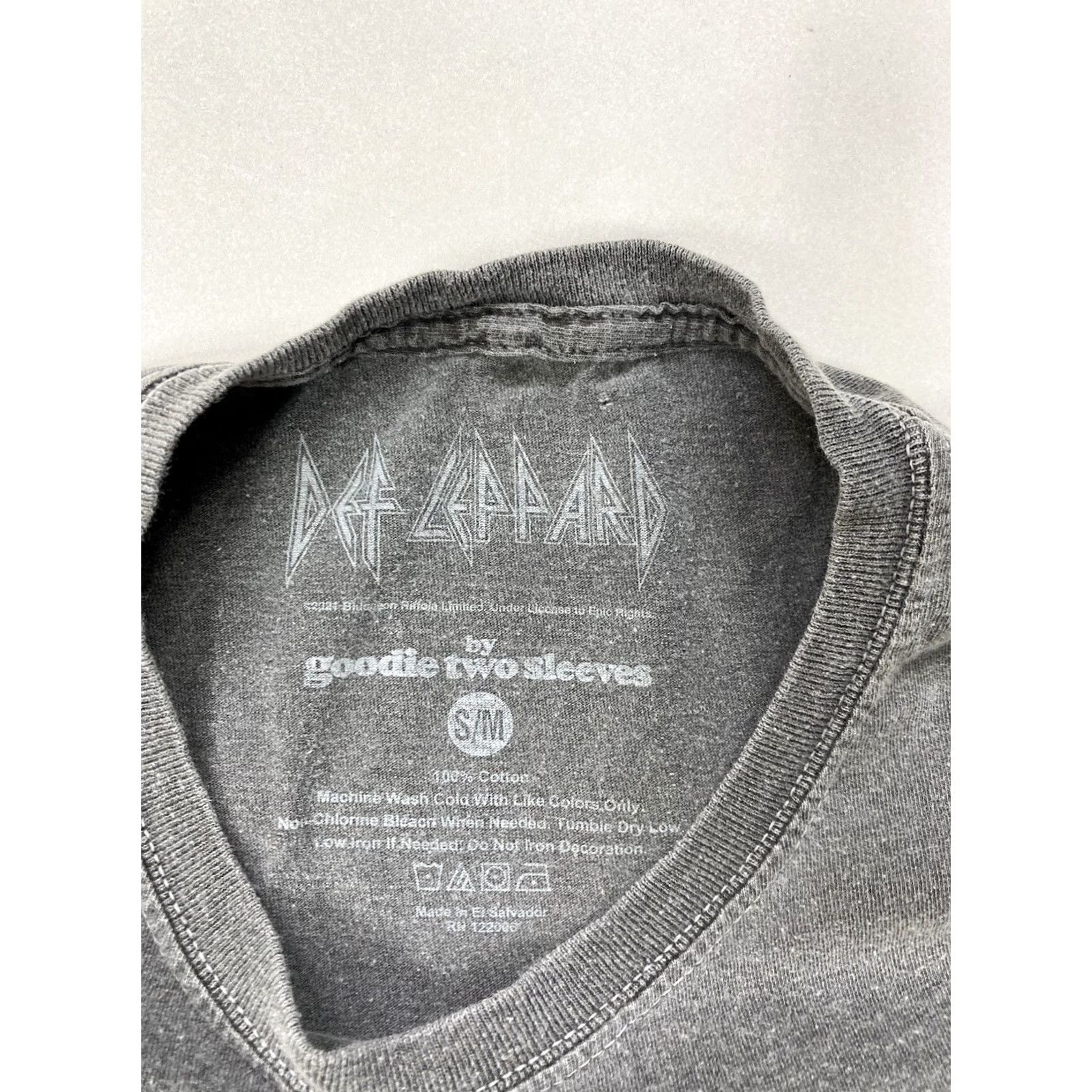 Vintage VINTAGE Def Leppard Pyromania Graphic T-shirt Women Medium Gray Short Sleeve Music Size M / US 6-8 / IT 42-44 - 6 Thumbnail