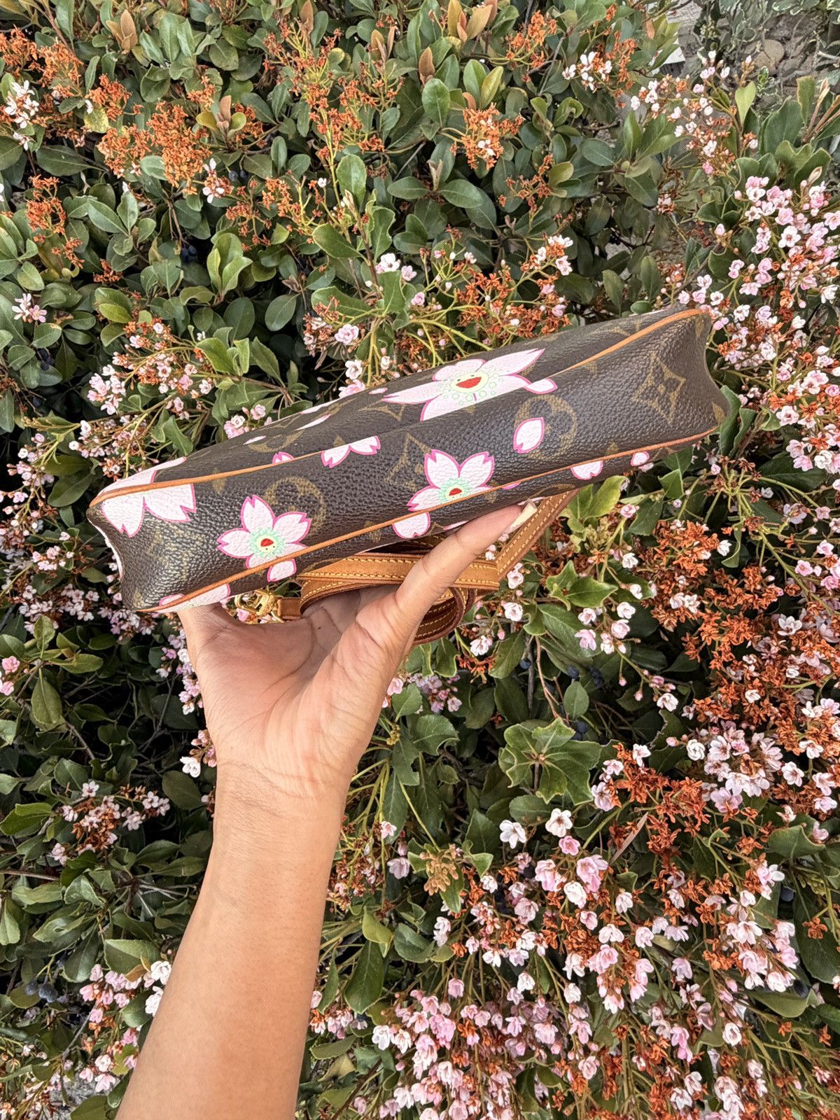Louis Vuitton × Takashi Murakami Louis Vuitton Cherry Blossom Pochette Takashi Murakami Size ONE SIZE - 8 Thumbnail