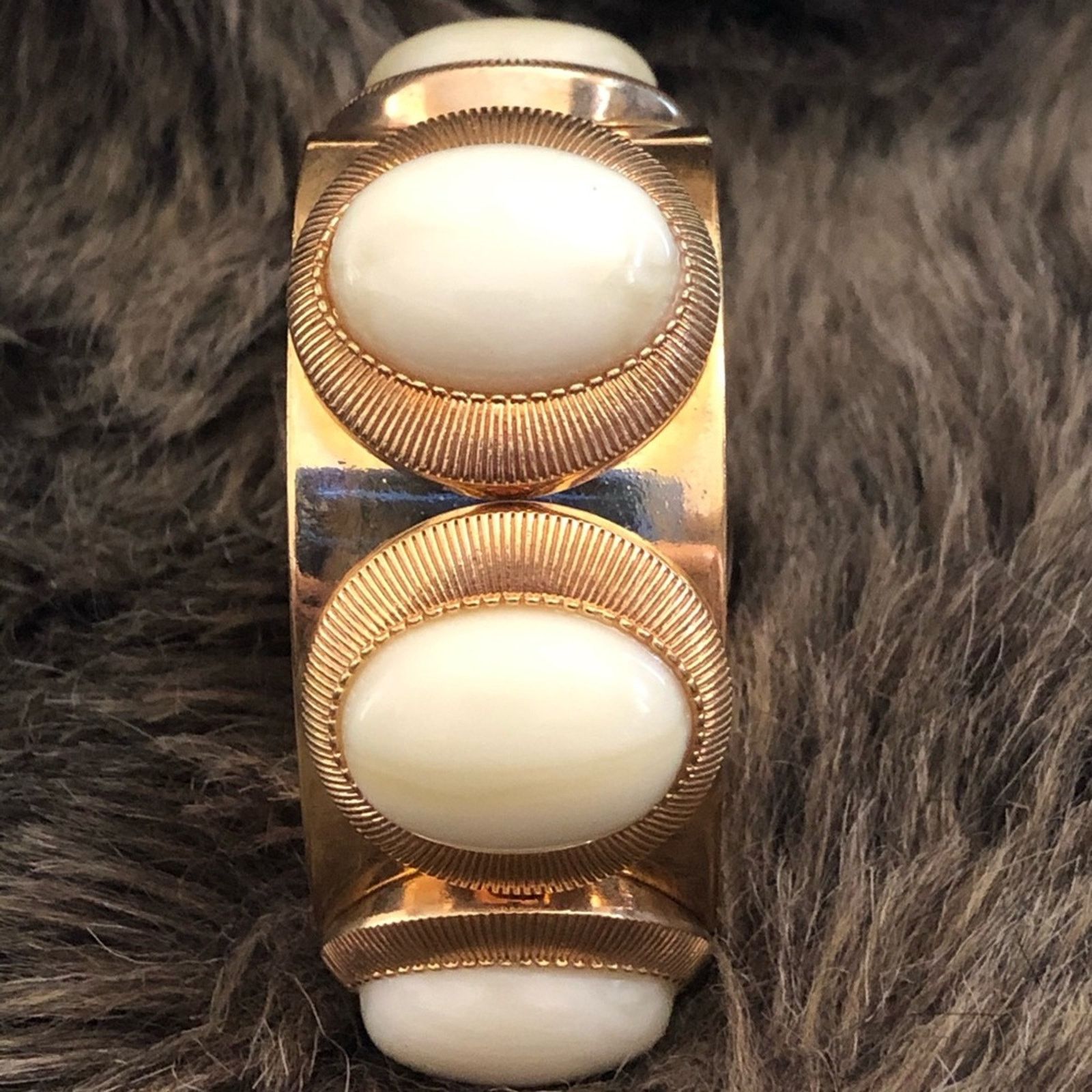 Vintage Vintage Two Sisters cream quartz stone bracelet Size ONE SIZE - 7 Thumbnail