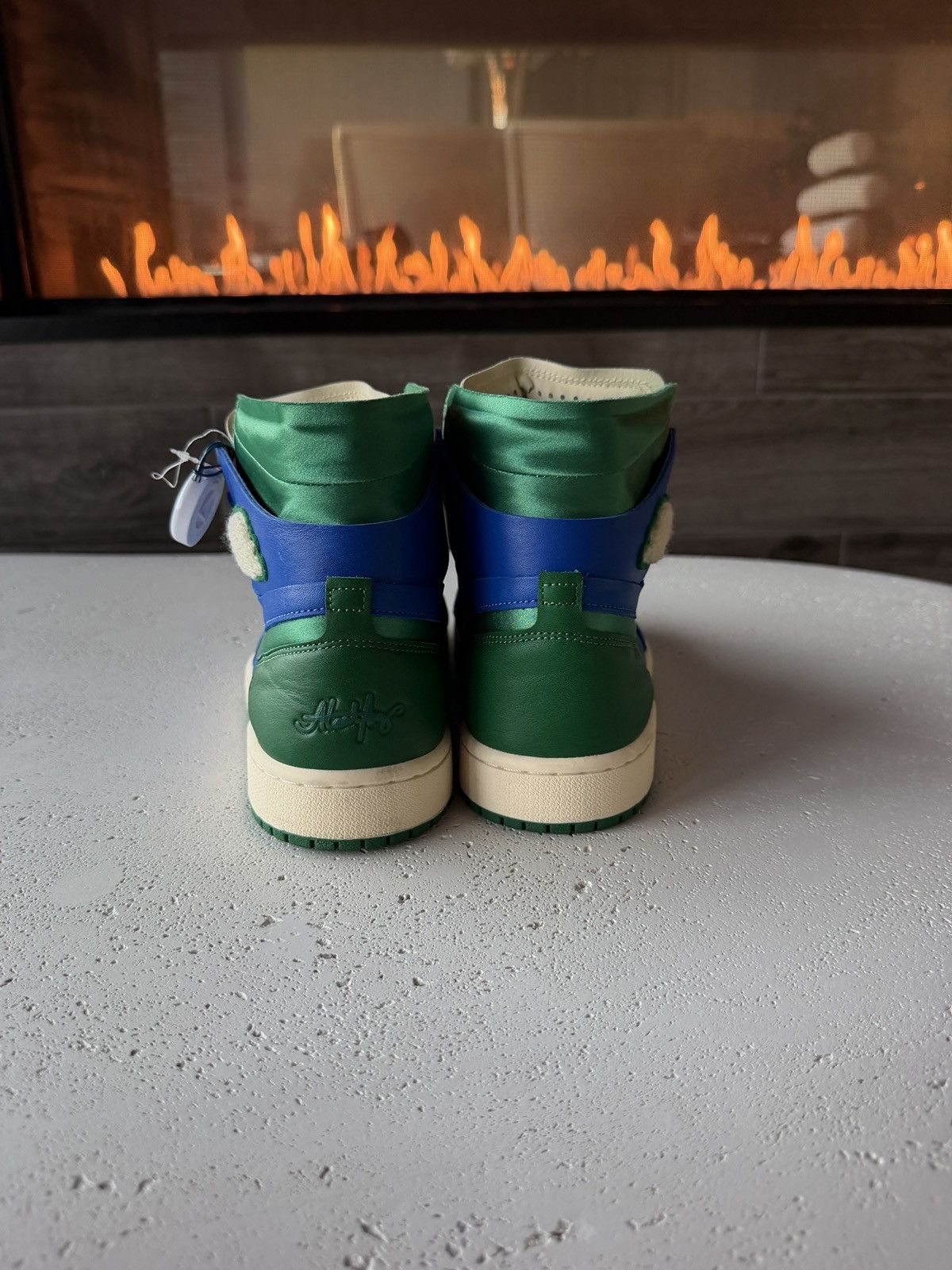 Nike Jordan 1 High Zoom Air CMFT Size US 8.5 / EU 41-42 - 3 Thumbnail