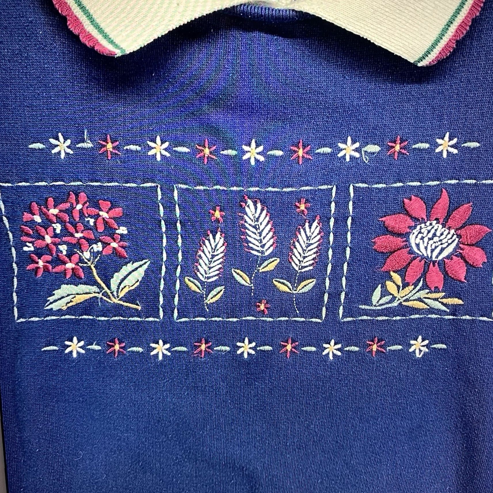 Vintage VINTAGE Women's Collared Sweatshirt 1X Blue Floral Embroidered 80s 90s Pullover Sweatshirt Casual Womens Buttonless? Size XL / US 12-14 / IT 48-50 - 3 Thumbnail