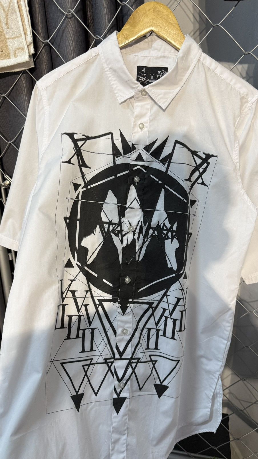 Japanese Brand JAPANESE BRAND KINGLY MASK GRAPHIC SHIRT BUTTON UP FREE Size US M / EU 48-50 / 2 - 2 Thumbnail