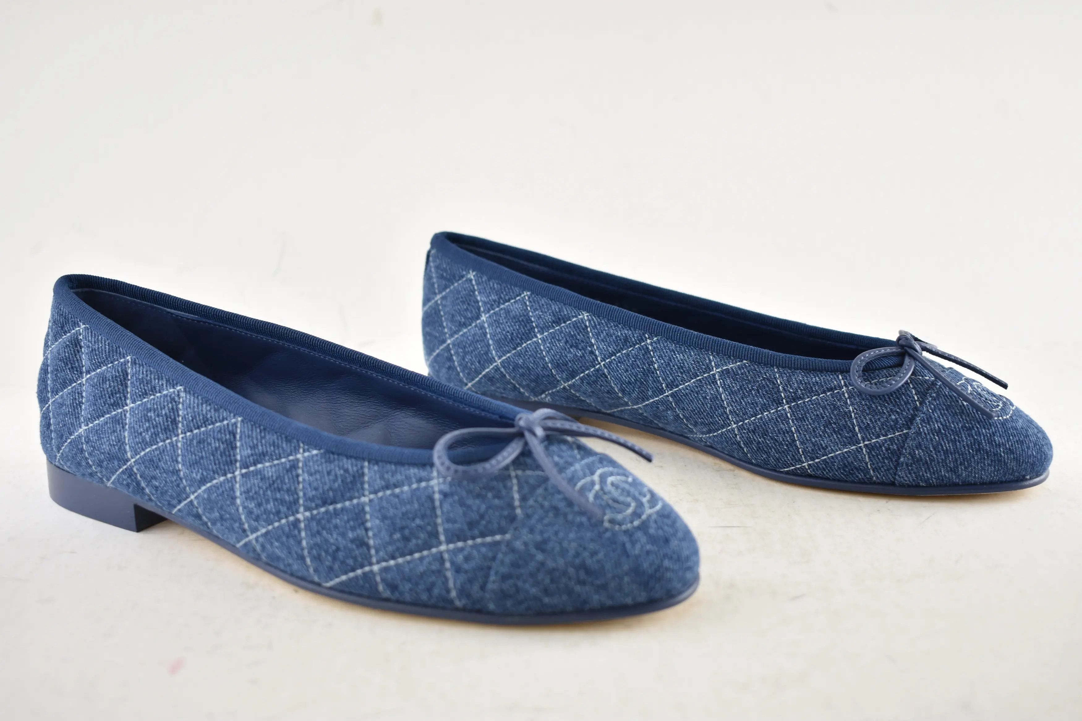 Chanel os11x0426 Denim Quilted CC Logo Ballet Ballerina Flats Blue Size US 8 / IT 38 - 9 Thumbnail