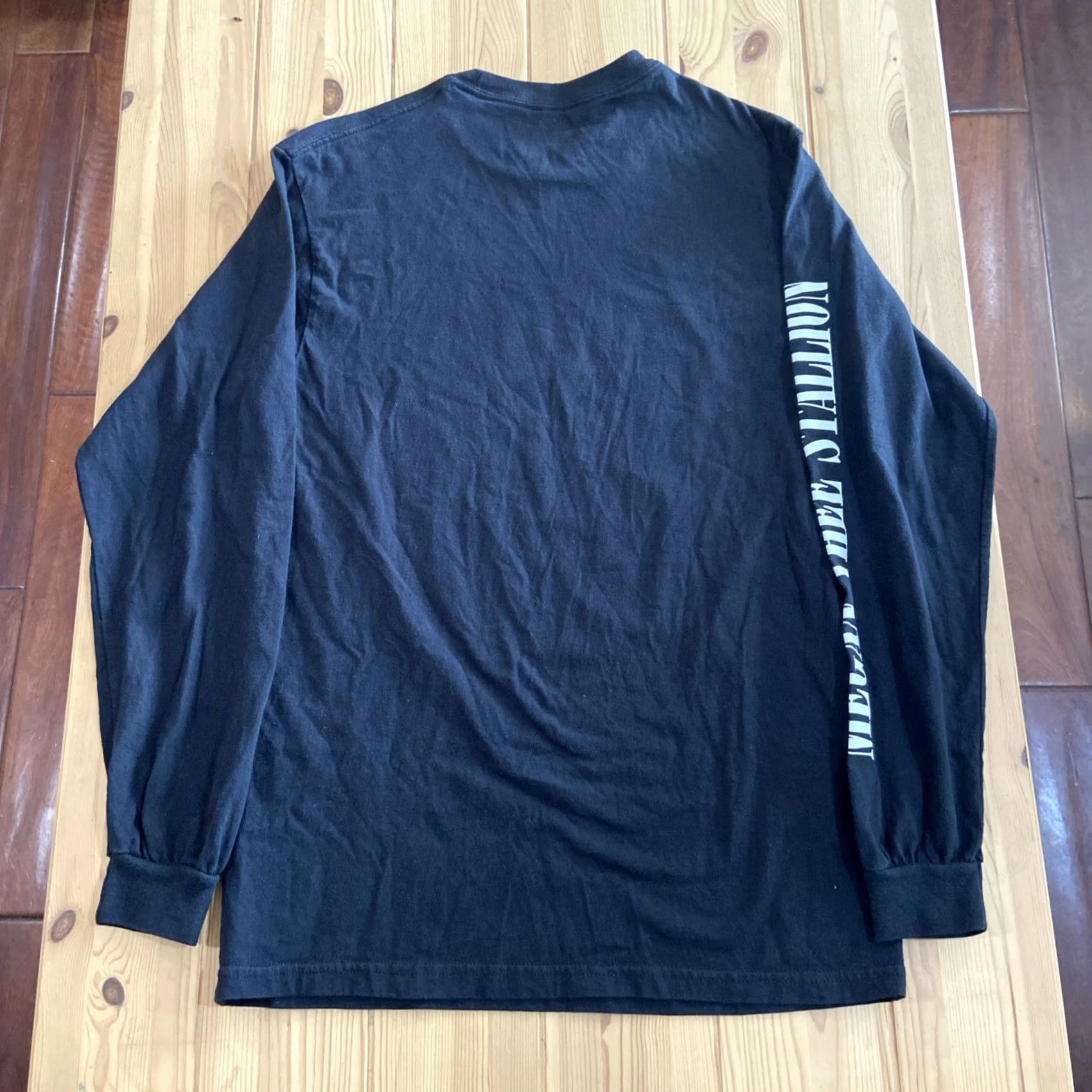 Vintage Megan Thee Stallion Crunchyroll Long Sleeve Hoodie T-Shirt Black M Unisex Adults Anime Caped? Size US M / EU 48-50 / 2 - 7 Thumbnail