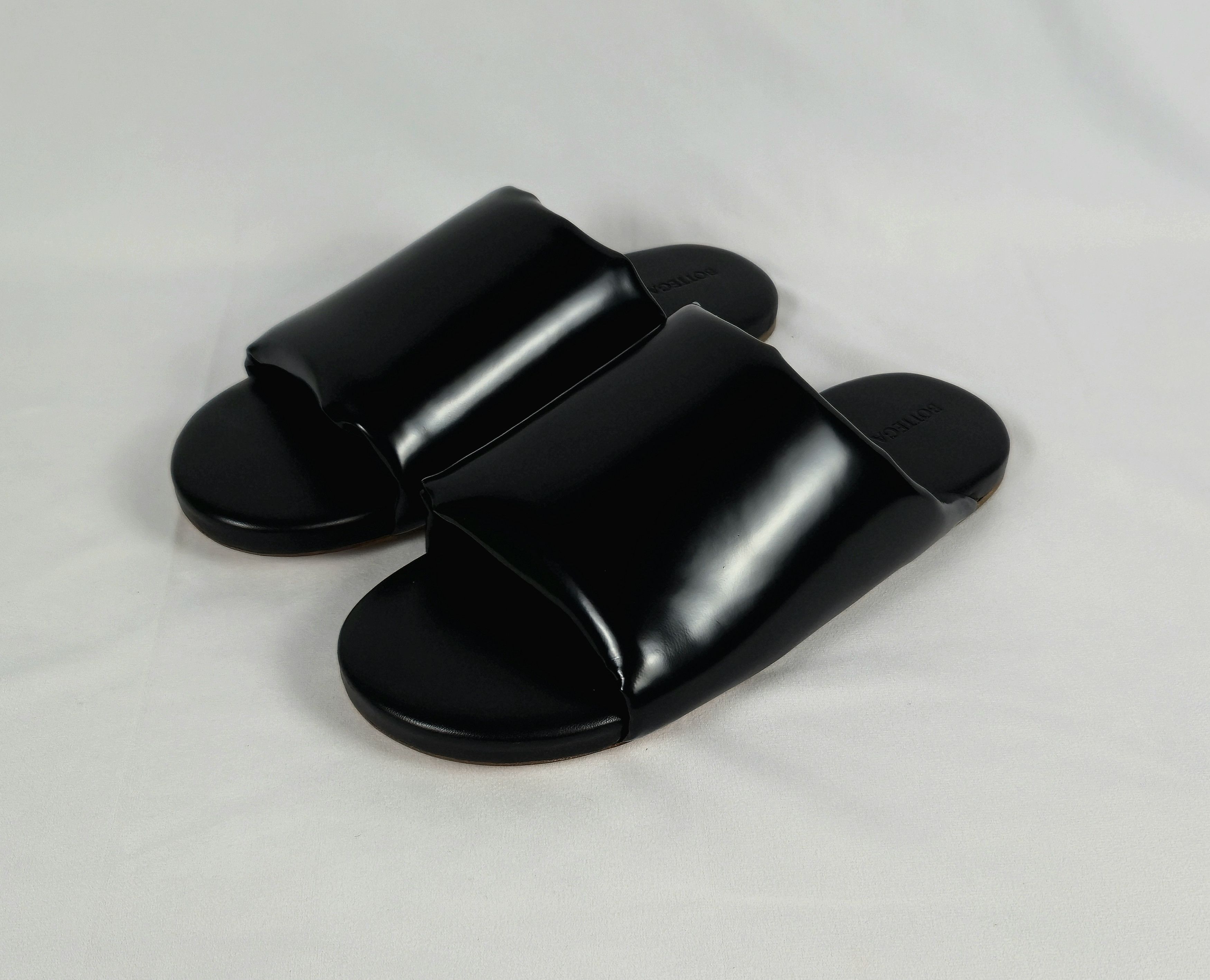 Bottega Veneta Bottega Veneta Men's Black Leather Slides Sandals U.S. 10 Size US 10 / EU 43 - 1 Thumbnail