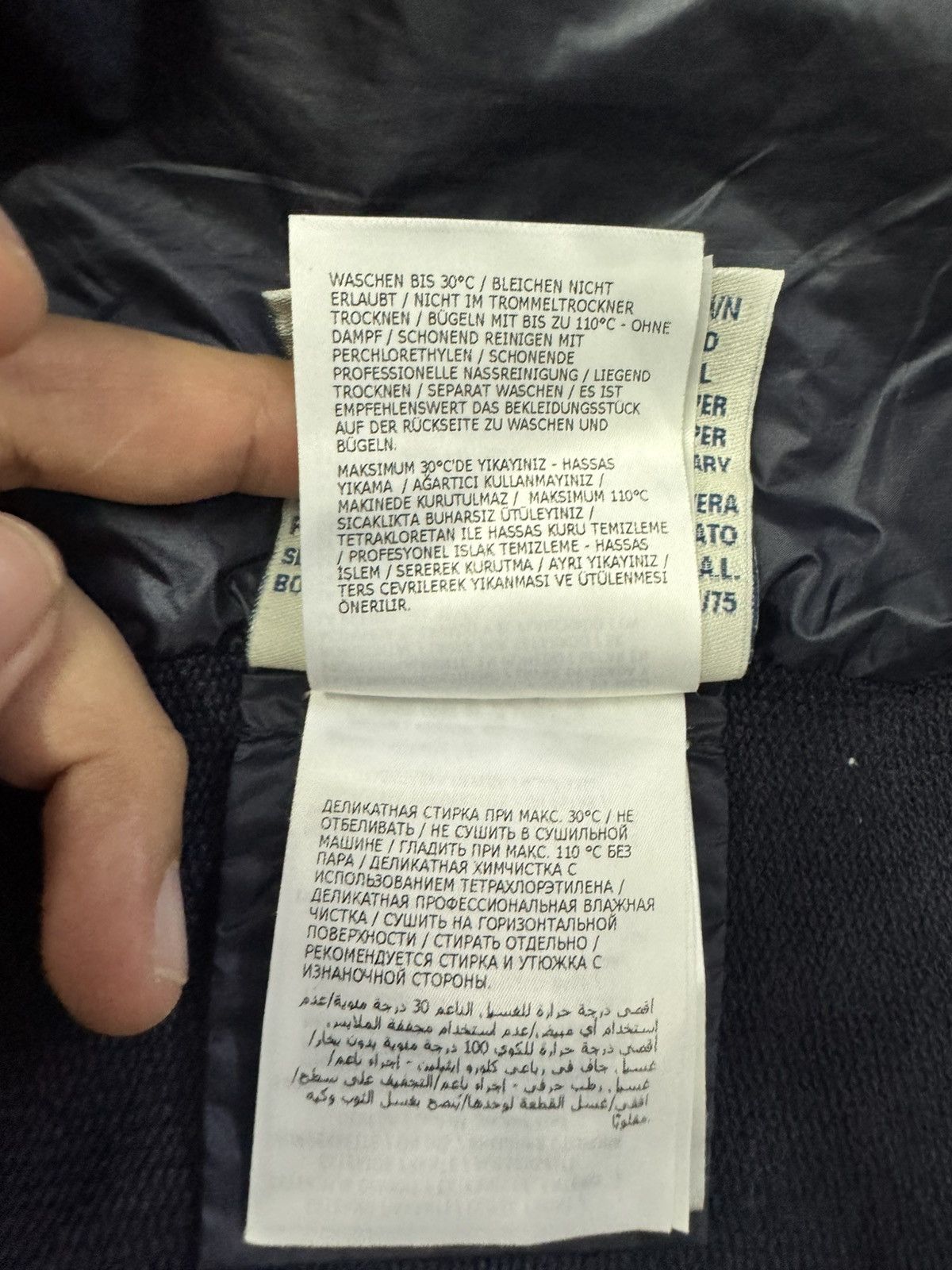 Moncler MAGLIA CARDIGAN Size XL / US 12-14 / IT 48-50 - 11 Thumbnail