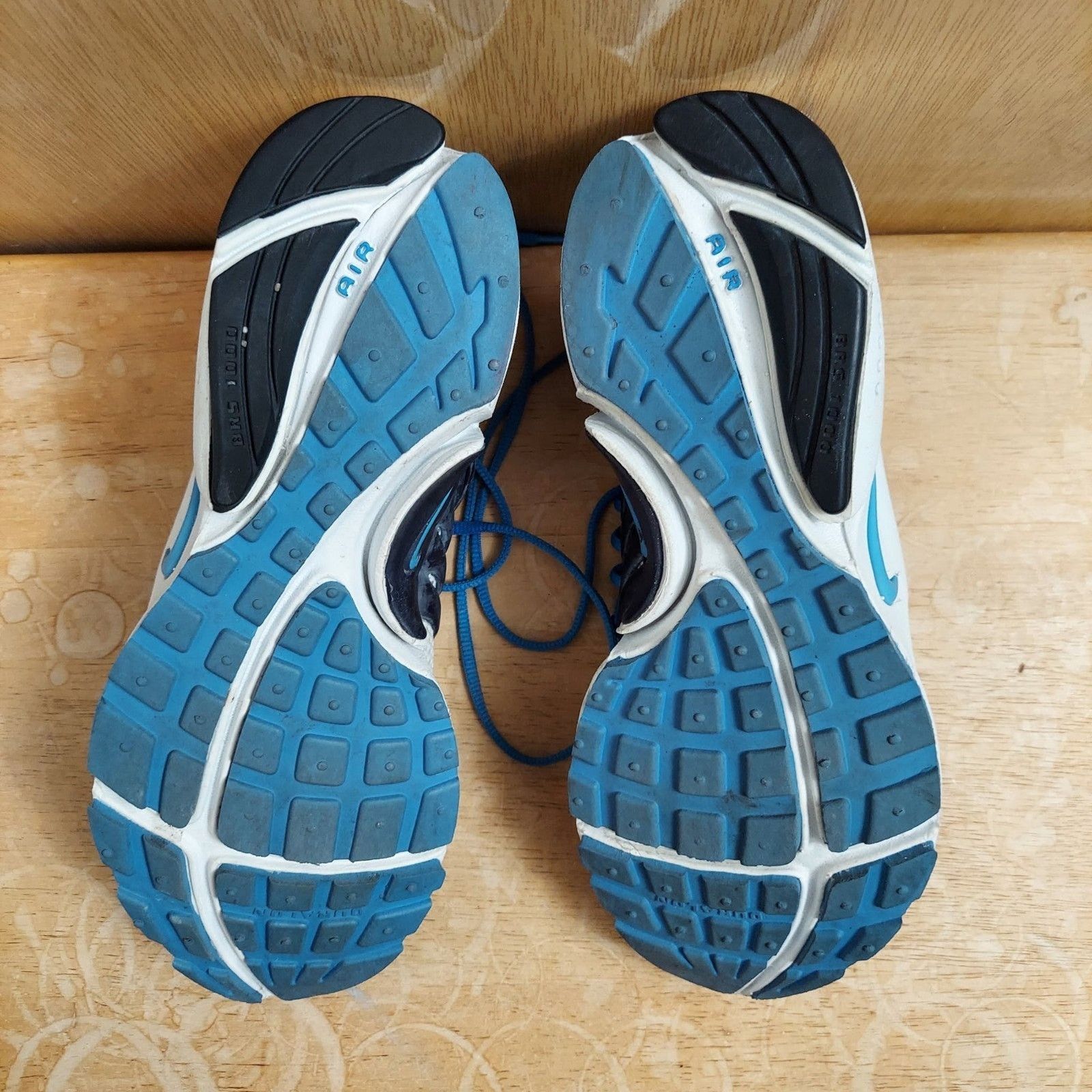 Nike Nike Air Presto Men's US XS White Blue Sneakers EUC Size US 8.5 / EU 41-42 - 8 Thumbnail