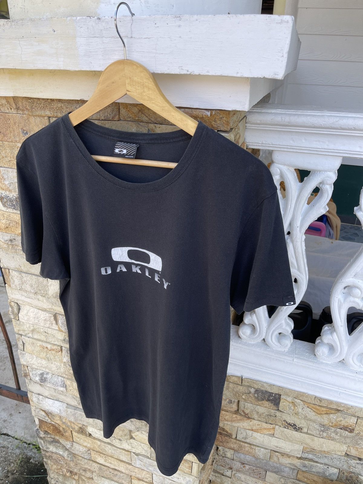 Oakley Rare🔥Vintage 09’OAKLEY Center Logo T-Shirt Size US L / EU 52-54 / 3 - 4 Thumbnail