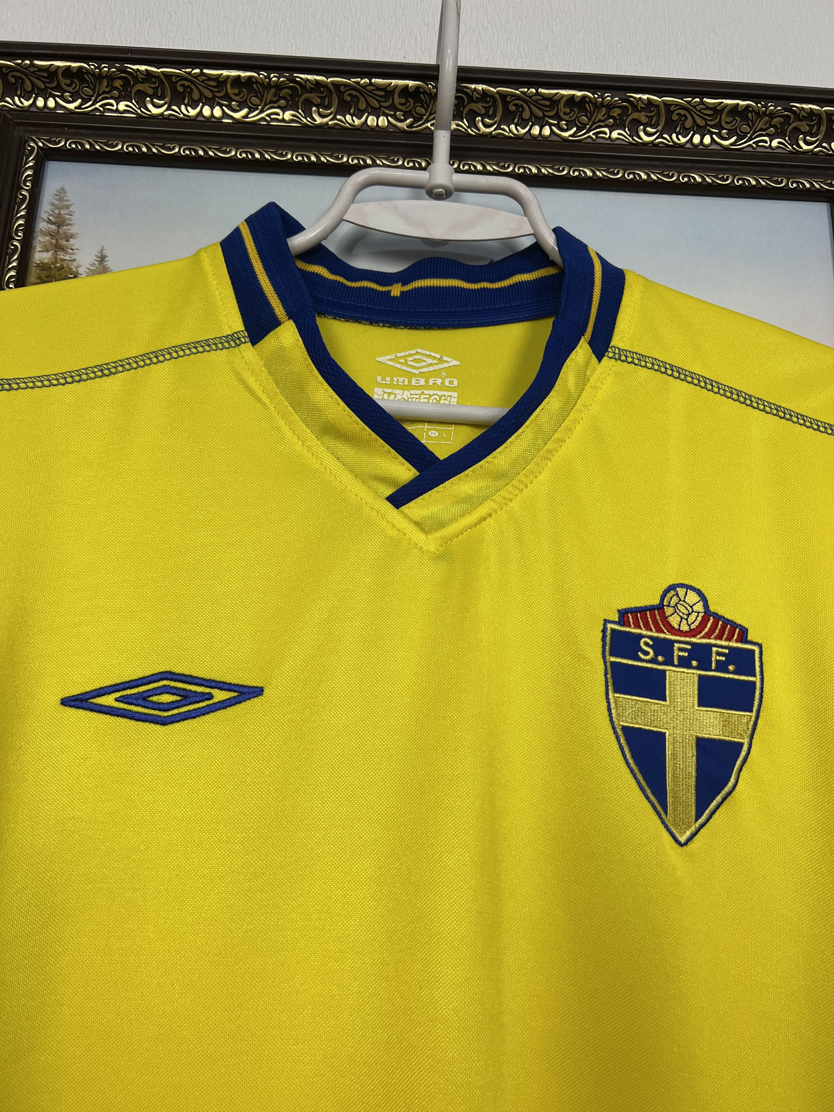 Umbro Sweden Home football shirt Soccer Jersey Trikot National Size US L / EU 52-54 / 3 - 3 Thumbnail