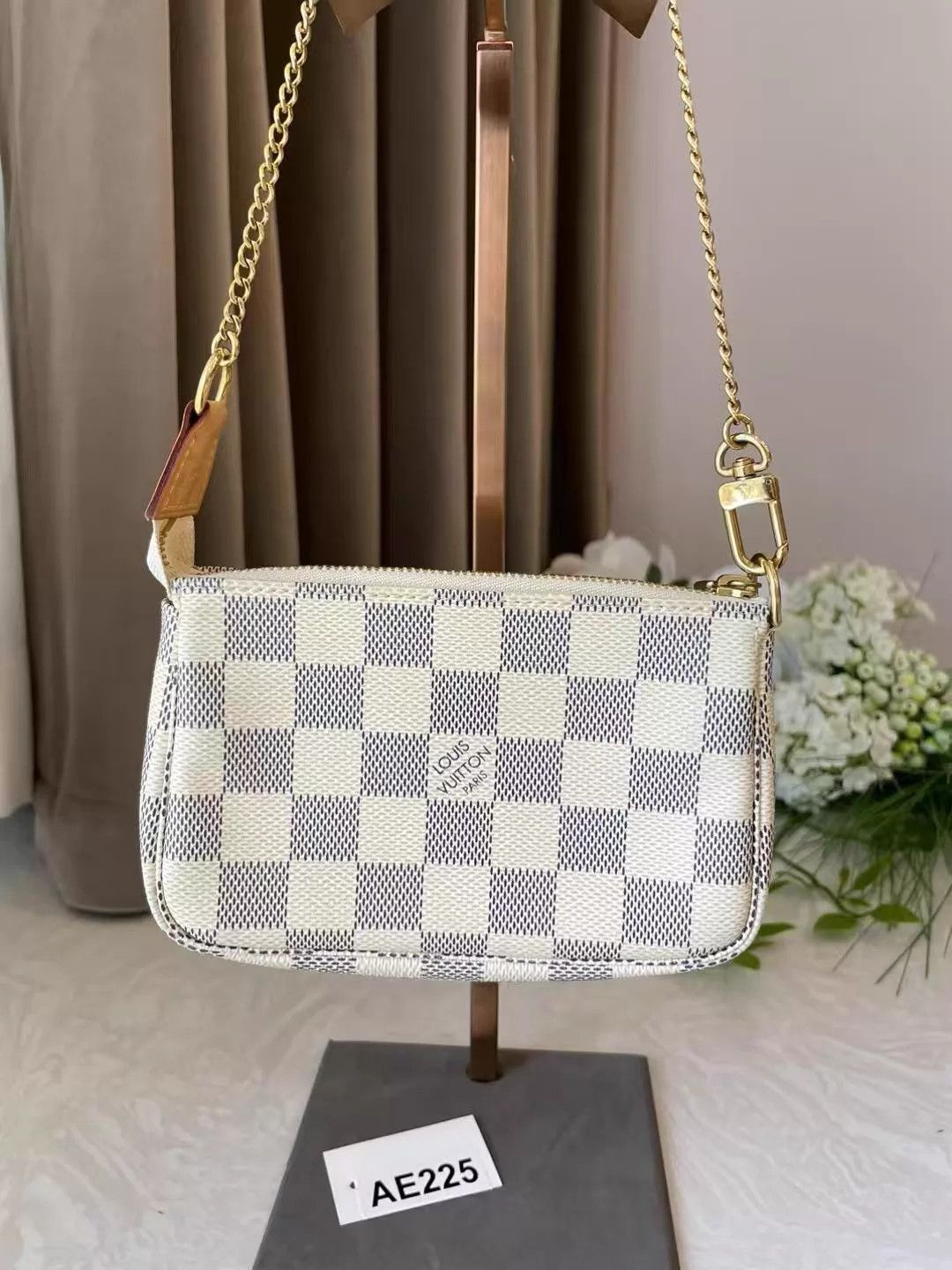 Louis Vuitton LV Small Pochette Metis 15x9.5x3cm AE225 For Sale Size ONE SIZE - 1 Thumbnail