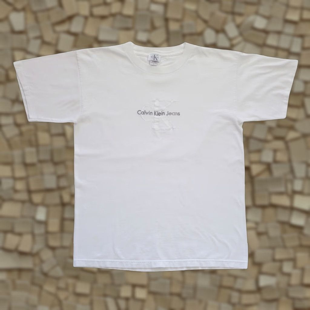 Calvin Klein CALVIN KLEIN JEANS USA MADE VTG 90s RETRO GRAPHIC DISTRESSED WHITE T SHIRT SZ L Mens Shirt Size US L / EU 52-54 / 3 - 1 Thumbnail