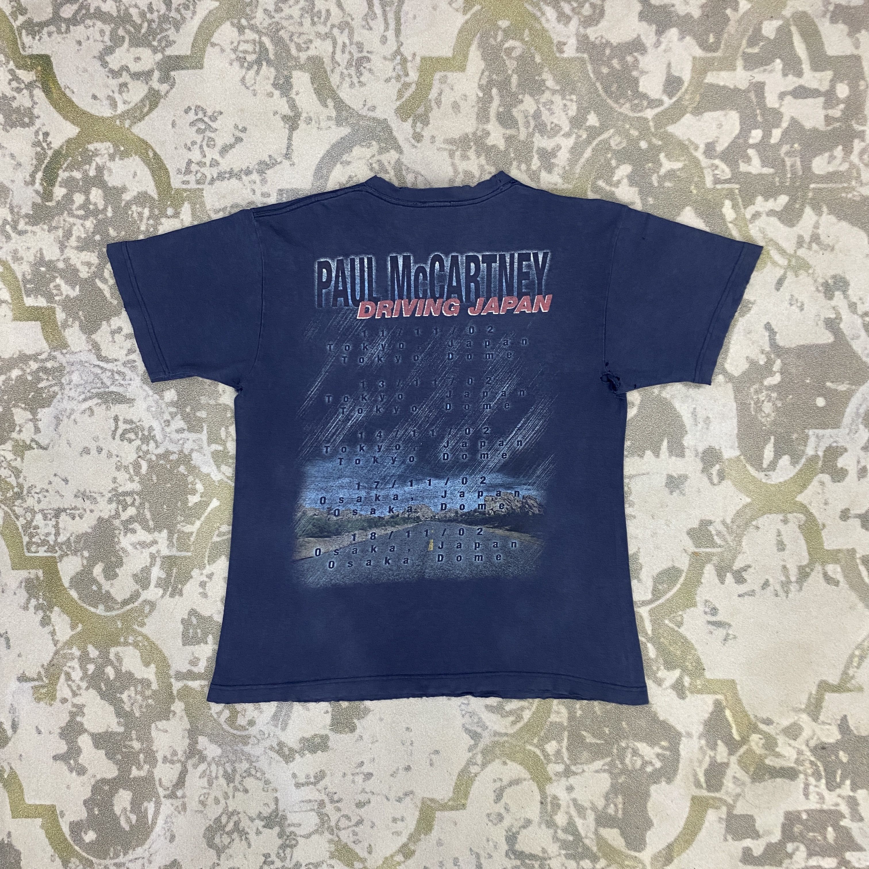 Band Tees Vintage Distressed Paul McCartney Driving Japan 2002 - H061 Size US L / EU 52-54 / 3 - 1 Thumbnail