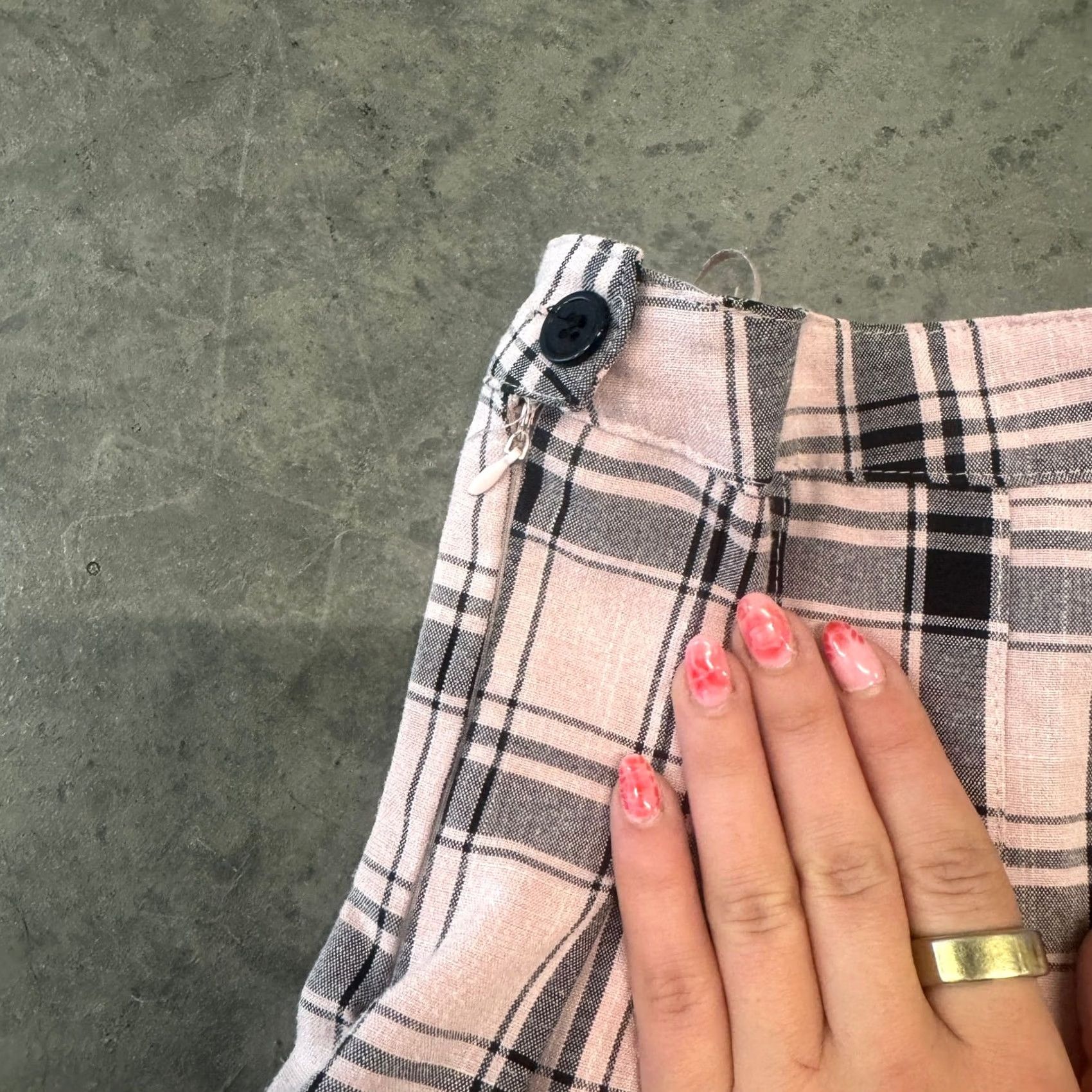 Vintage VINTAGE Y2K Pink Black Plaid Pleated Mini School Skirt Women’s Medium Skirt Womens Medium Pink Black Plaid Mini School Skirt Women’s Mens Women? Size 32" / US 10 / IT 46 - 6 Thumbnail