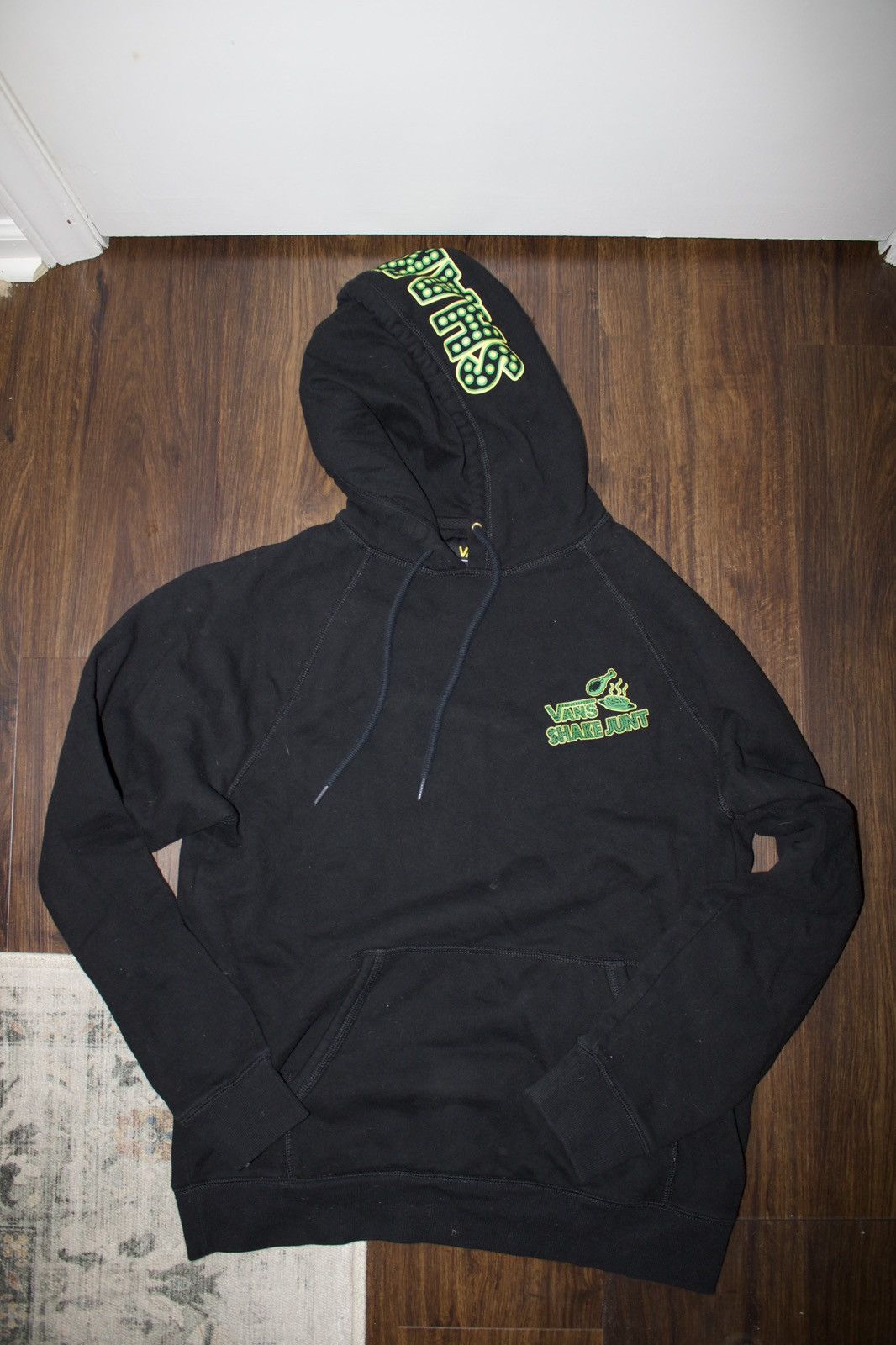 Vans Limited Edition Vans x Shake Junt Hoodie size L Size US L / EU 52-54 / 3 - 1 Thumbnail
