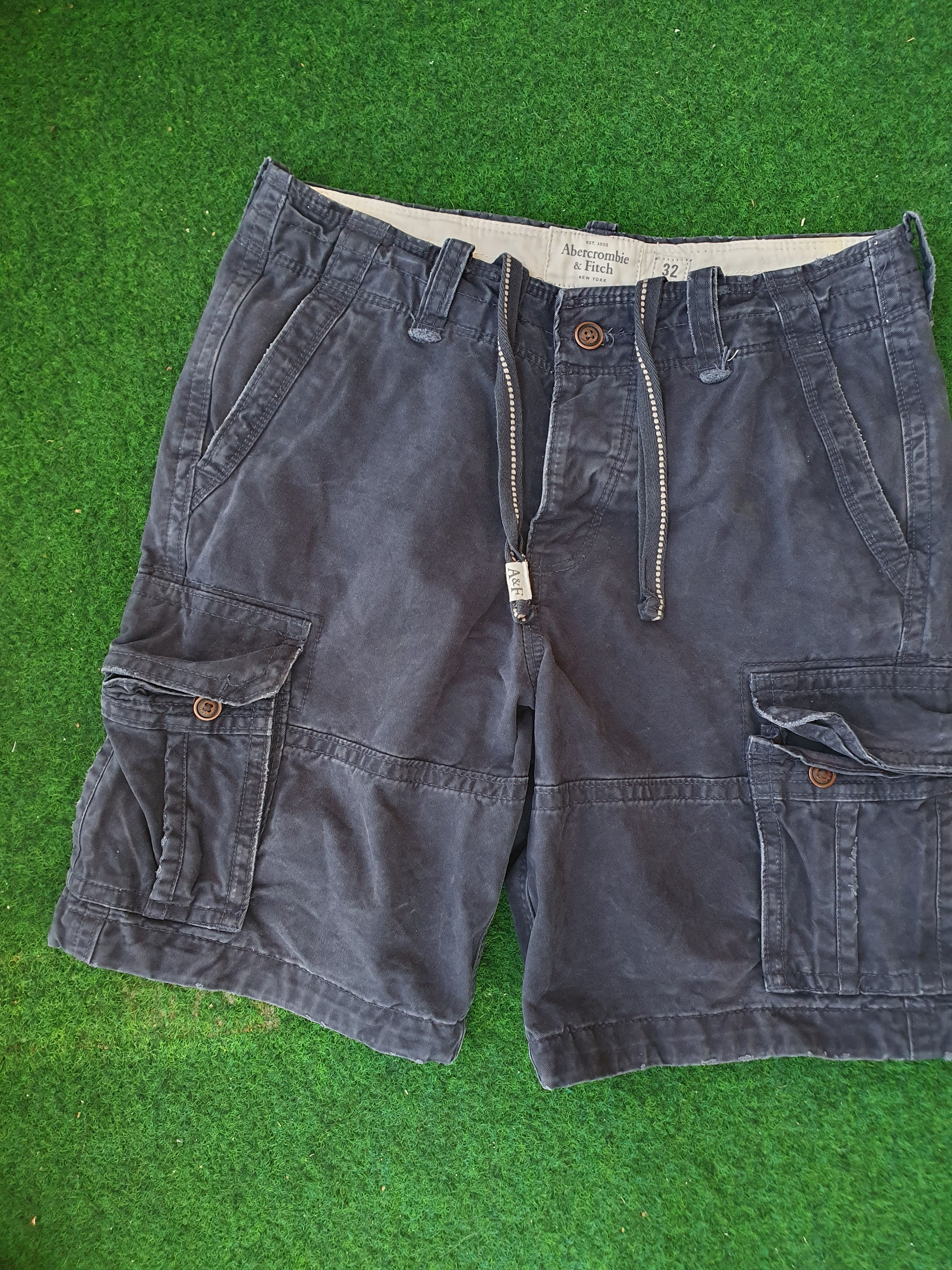 Abercrombie & Fitch Abercrombie & Fitch Heavy Cargo Shorts Size 33 Size US 33 - 1 Thumbnail