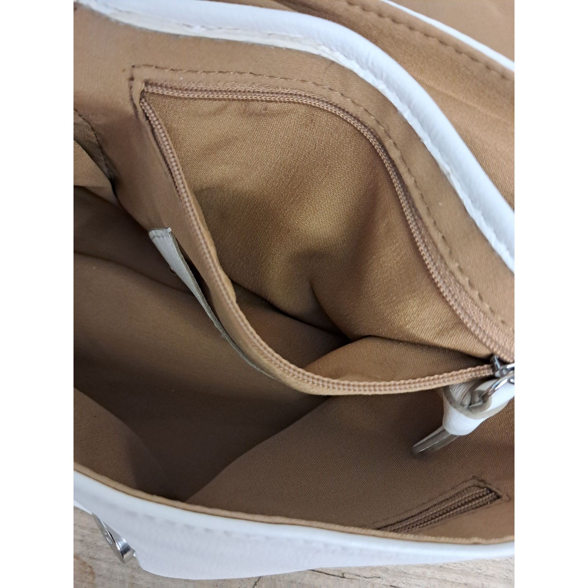 Other Liz Claiborne White Faux Leather Shoulder Bag Size ONE SIZE - 11 Thumbnail