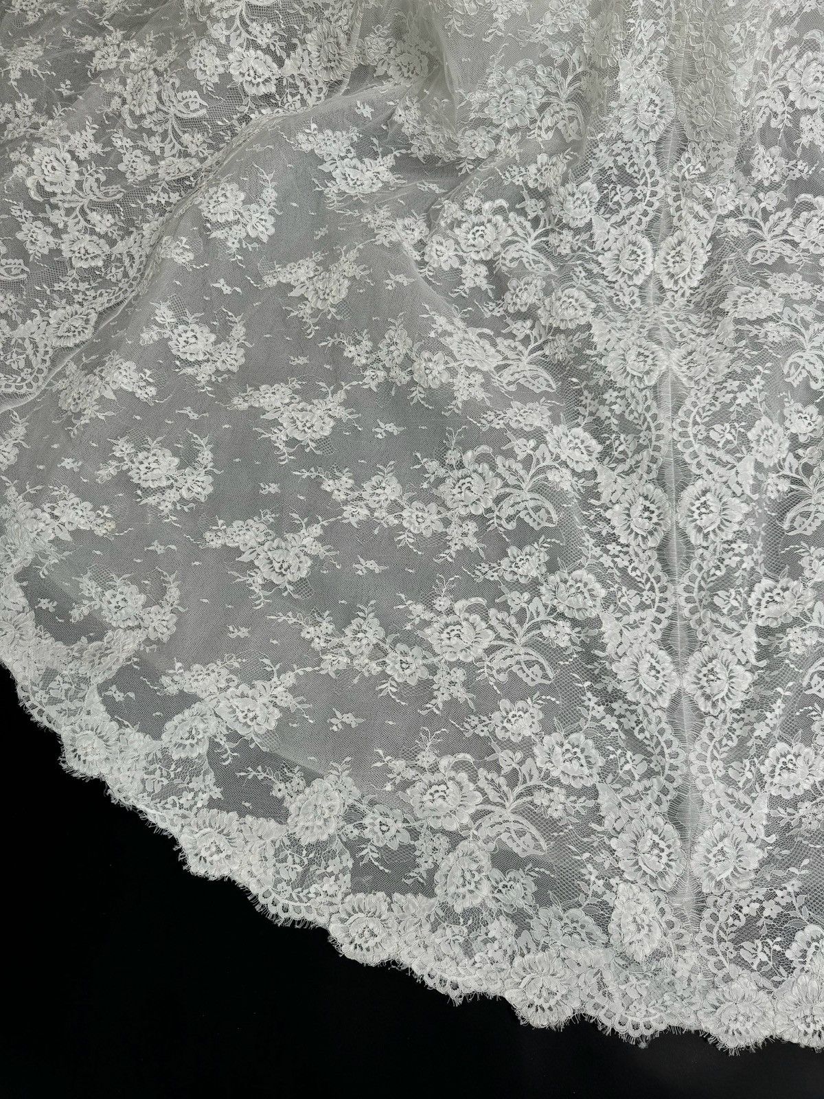 Other Preloved US 2 Anna Augusta French Corded Lace Bridal Gown Size XS / US 0-2 / IT 36-38 - 10 Thumbnail