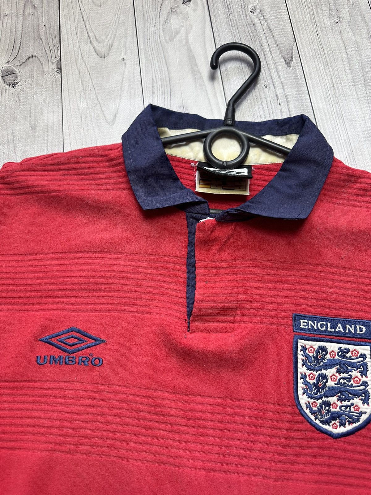 Umbro × Vintage Vintage England Umbro red soccer jersey size L Size US L / EU 52-54 / 3 - 3 Thumbnail