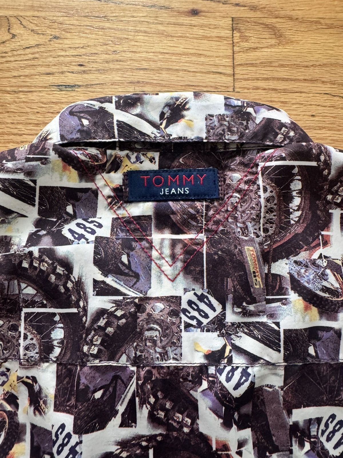 Tommy Hilfiger Vintage Tommy Short button up dirt bike all over print Size US XL / EU 56 / 4 - 6 Thumbnail