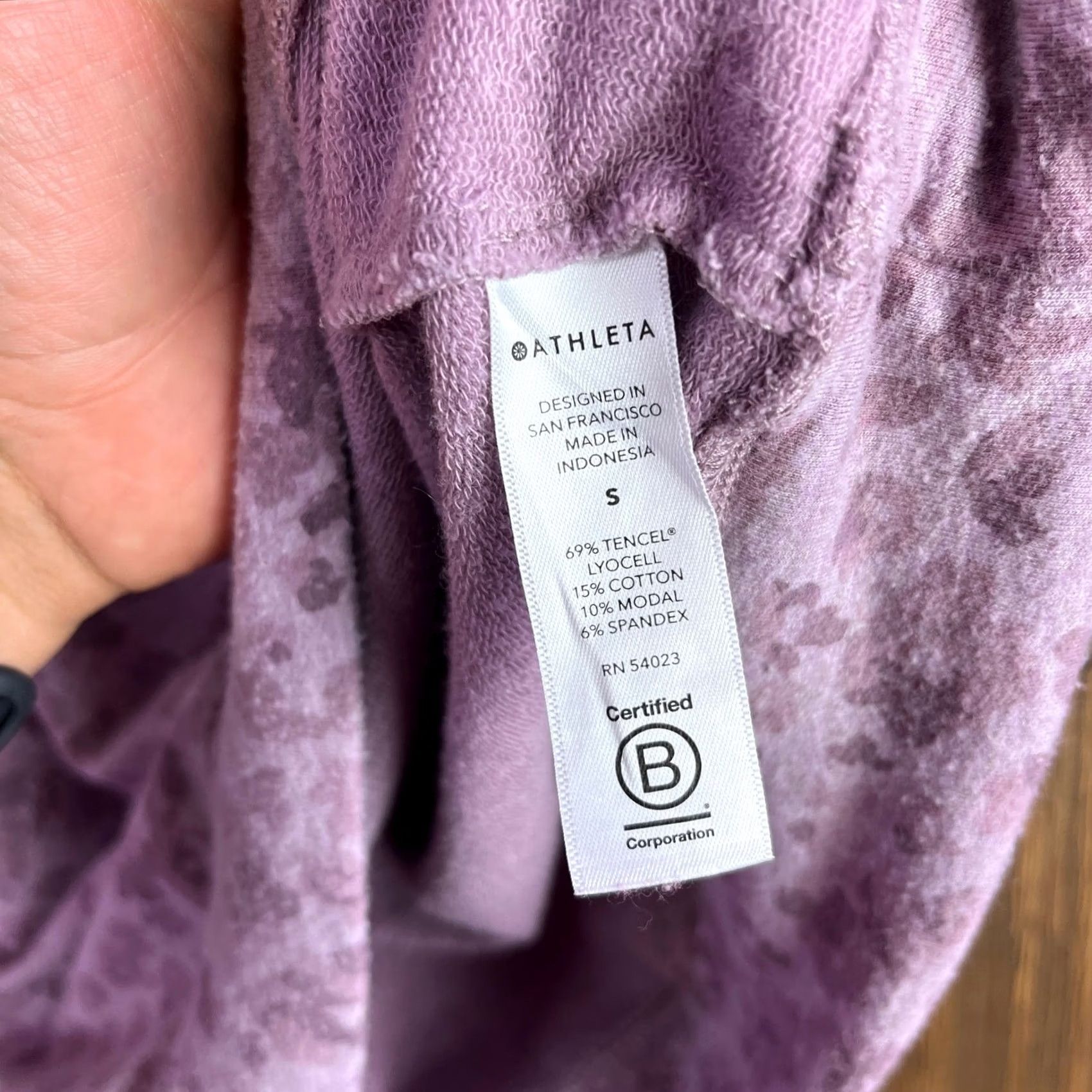 Athleta Athleta Sweatshirt Purple Leopard Print Studio To Street Pullover S Size S / US 4 / IT 40 - 7 Thumbnail