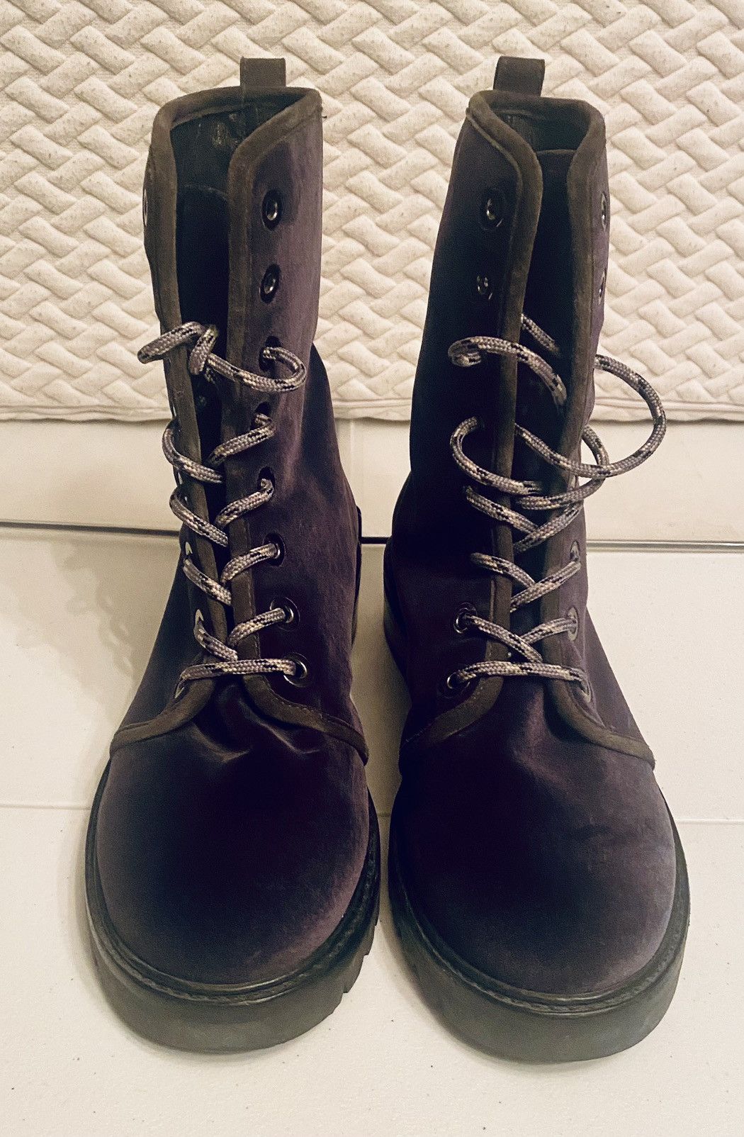 Stuart Weitzman Stuart Weitzman Metermaid Deep Purple Velvet Combat Boot 5.5 Size US 5.5 / IT 35.5 - 11 Thumbnail