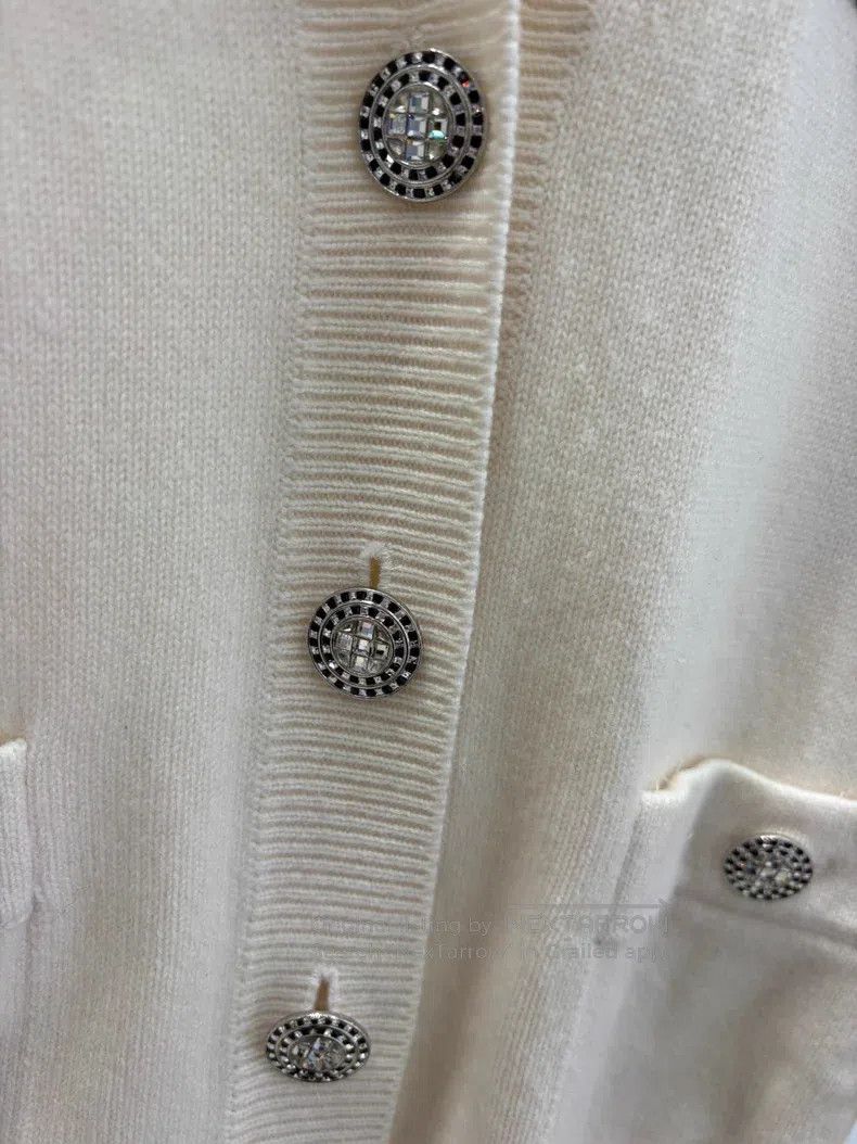 Chanel Chanel White knitted beaded 5 cardigans coat Size XS / US 0-2 / IT 36-38 - 4 Thumbnail