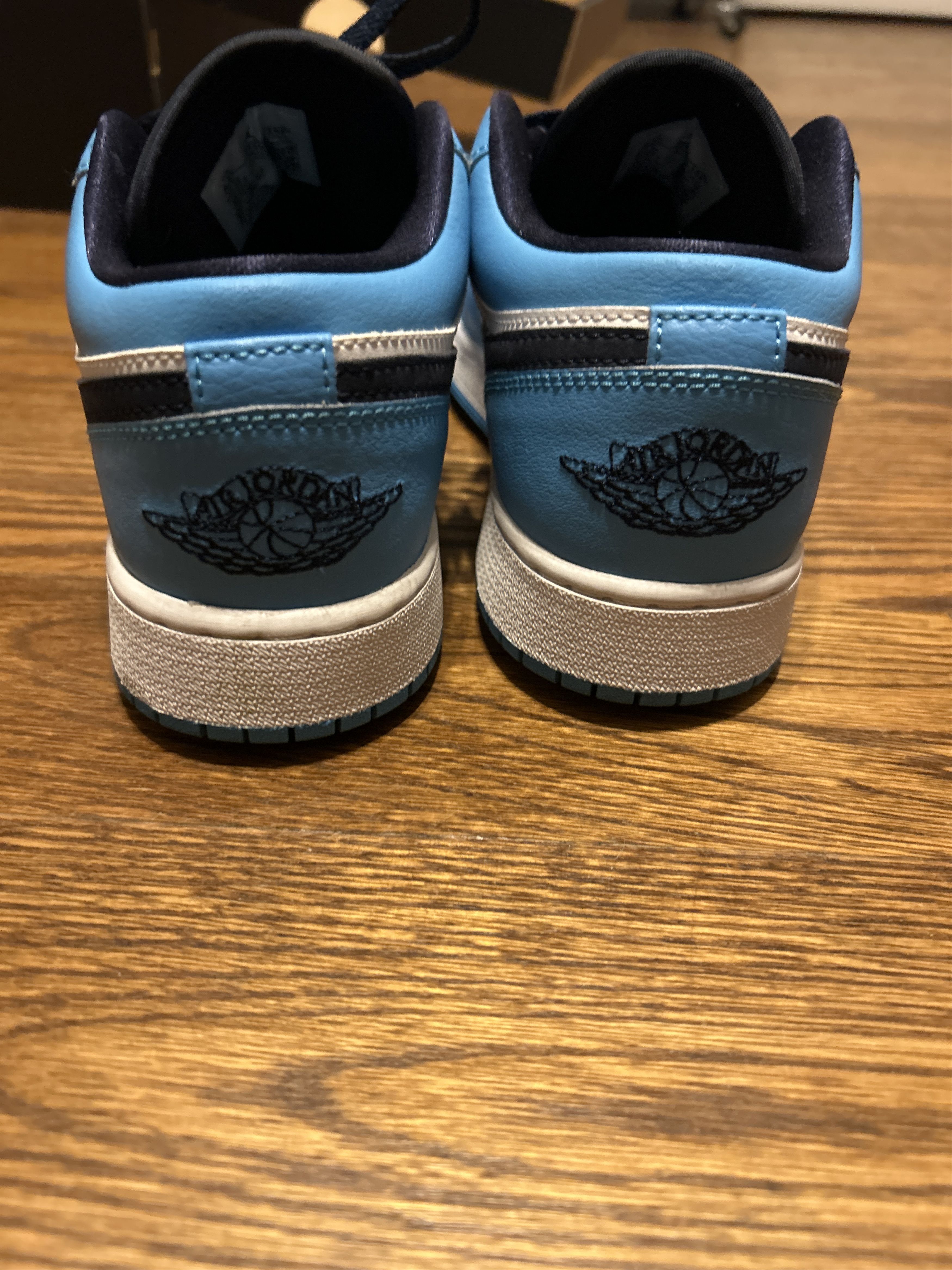 Jordan Brand Air Jordan 1 Low (GS) Size US 6.5 / EU 39-40 - 5 Thumbnail