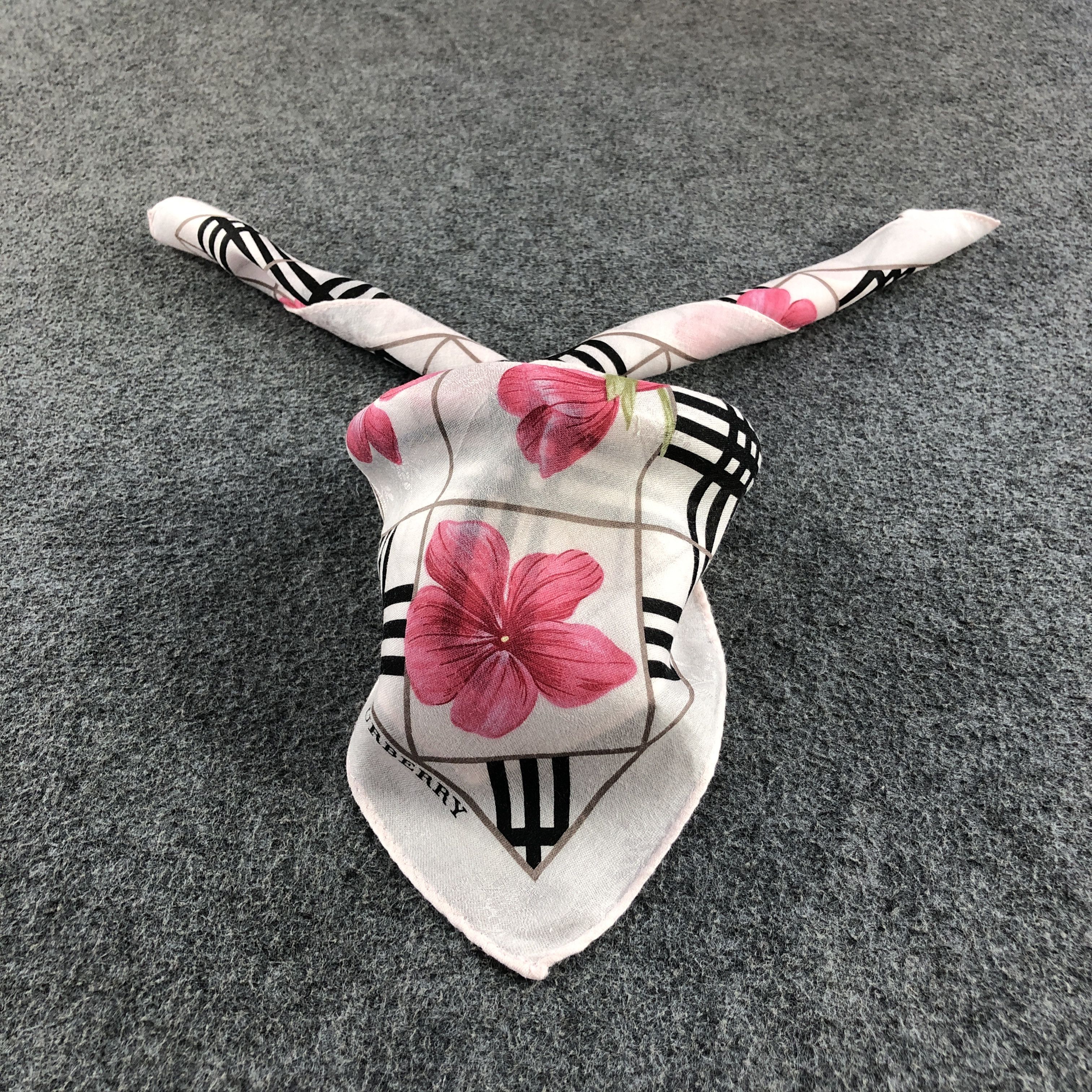 Burberry Burberry Handkerchief Neckerchief Bandana H2764 Size ONE SIZE - 1 Thumbnail