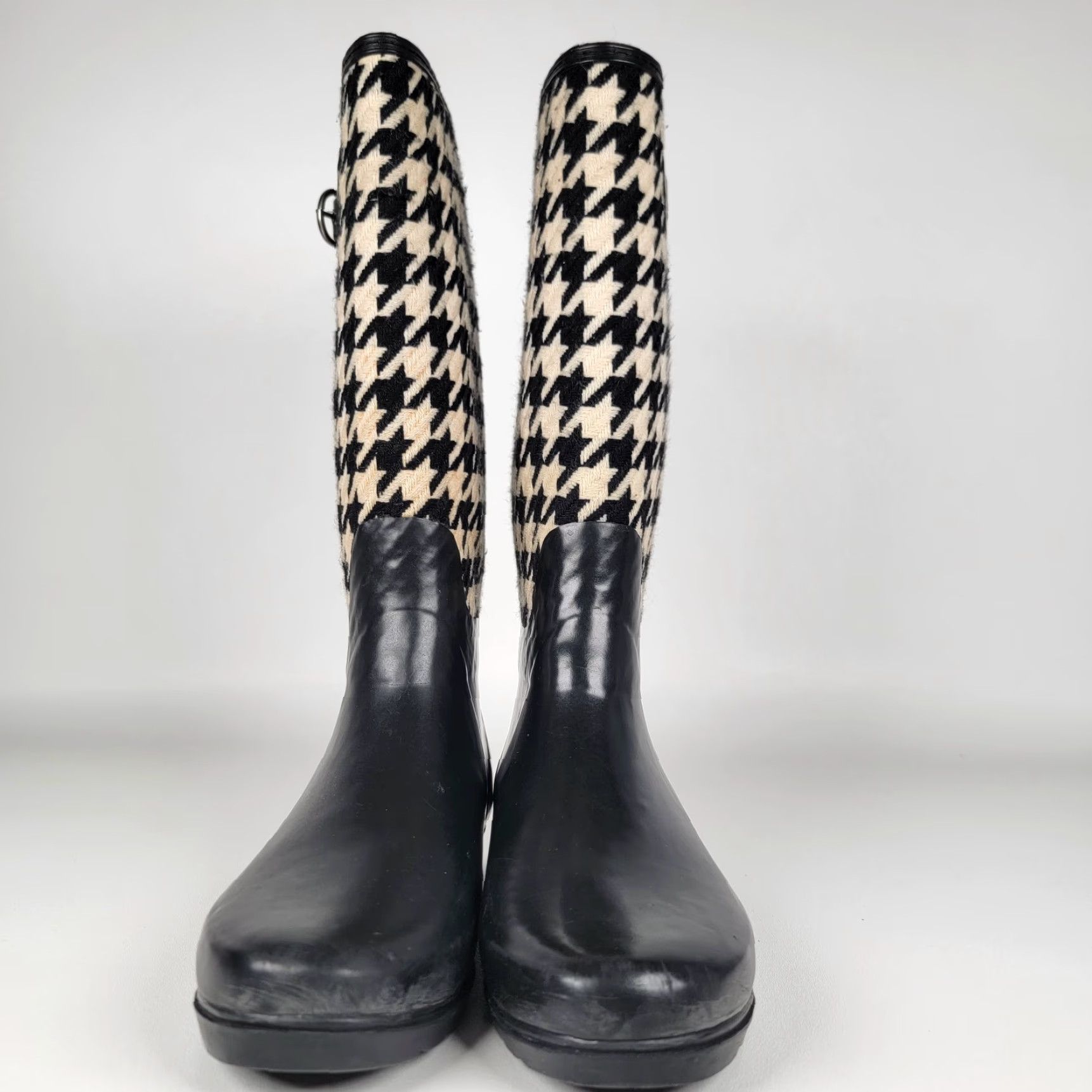 Banana Republic VINTAGE Banana Republic Houndstooth Woman's Boots 9M Waterproof Insulated Black White Womens Rain Boot Size US 9 / IT 39 - 2 Thumbnail