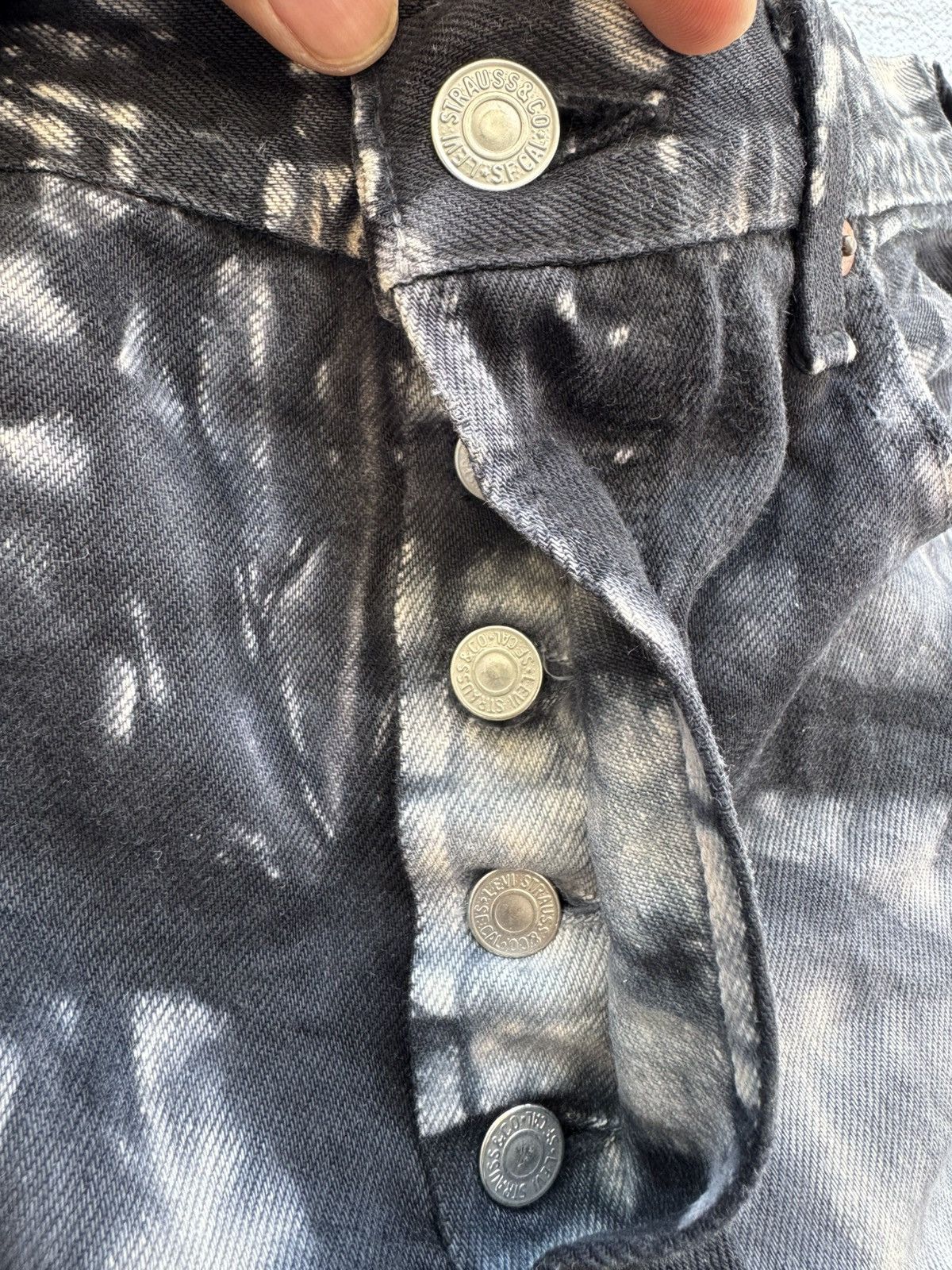 Levi's Vintage Clothing Vintage 90s Levis 501 Tie dye bleach denim Size US 33 - 7 Thumbnail