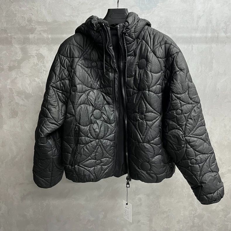 Louis Vuitton Louis Vuitton Black floral quilted down jacket 2502-Nextar Size US M / EU 48-50 / 2 - 1 Thumbnail