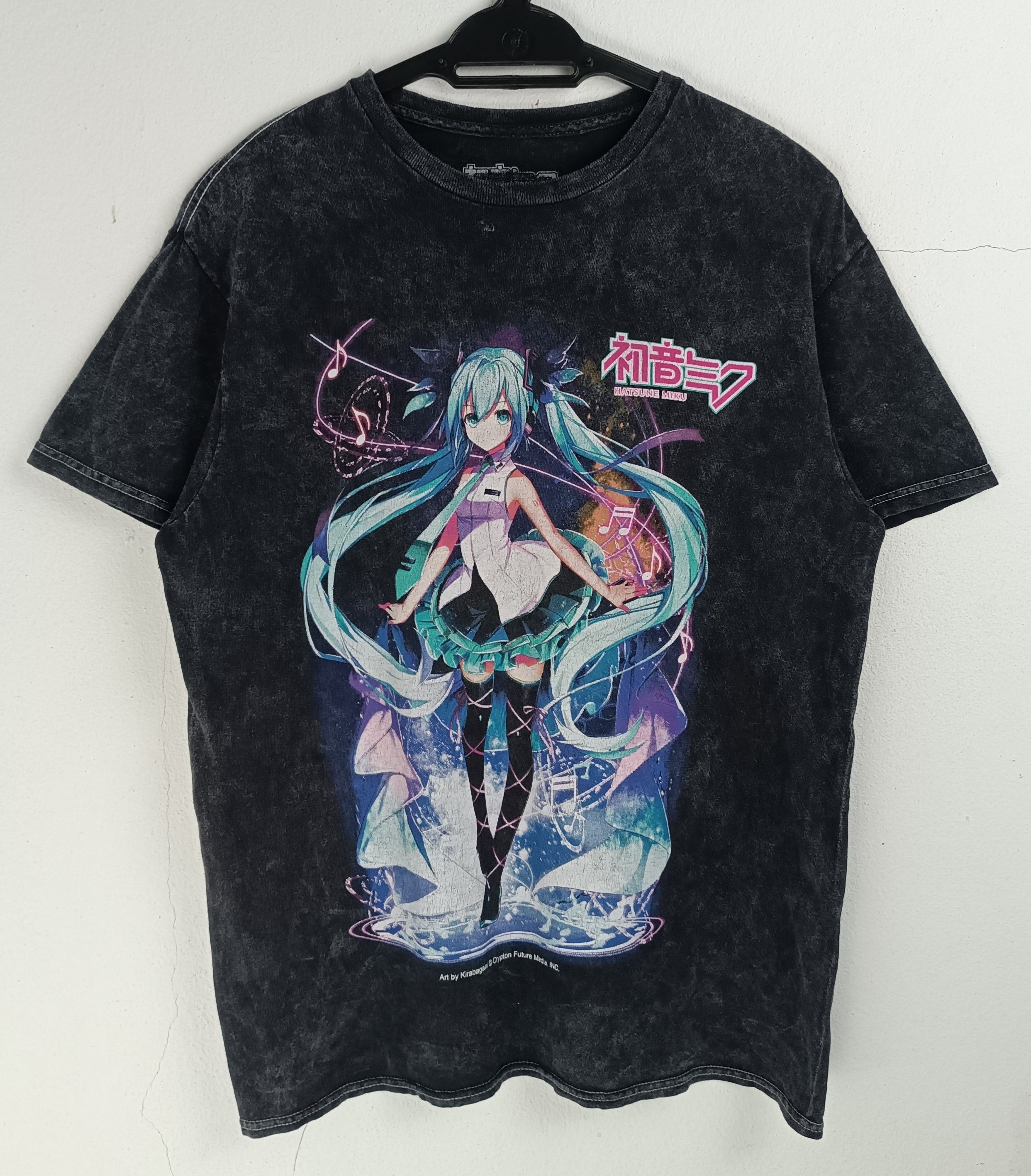 Anime VINTAGE HATSUNE MIKU VOCALOID WAIFU CV01 CUTE ANIME TEE Size US S / EU 44-46 / 1 - 3 Thumbnail