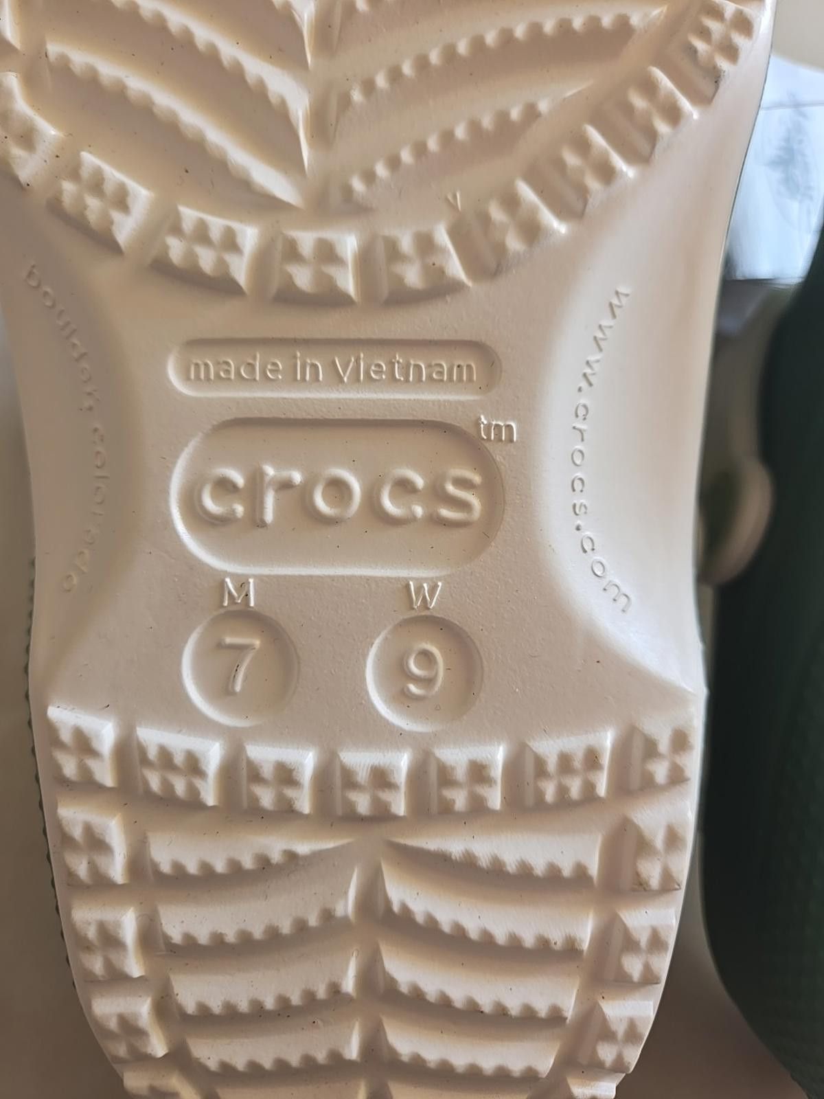 Crocs Disney Parks Epcot 2023 Flower Garden Festival Crocs W9/M7 Size US 9 / IT 39 - 9 Thumbnail