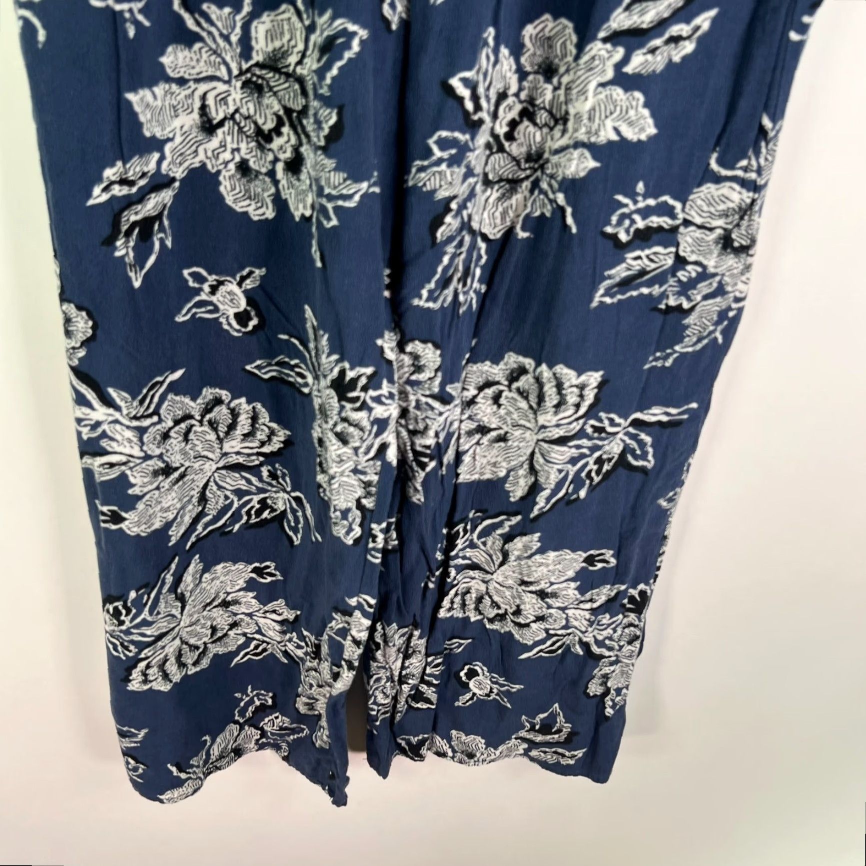Abercrombie & Fitch VINTAGE? No — Abercrombie & Fitch Oceanside Floral Pants Women Flared Paperbag High Rise Elastic Waist Pockets Blue L Floral Beach Bohemian 90s? Size ONE SIZE - 4 Thumbnail