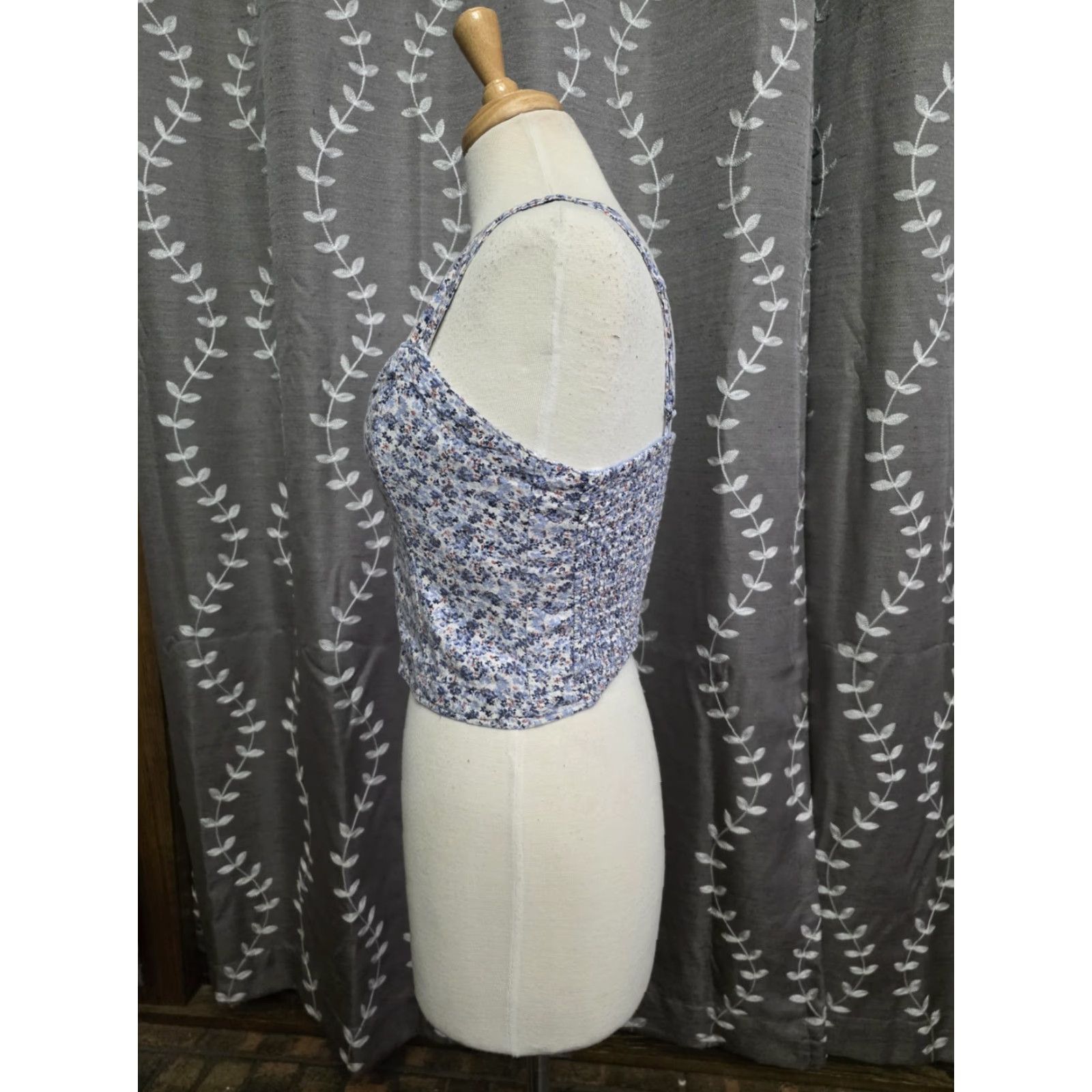 Abercrombie & Fitch Abercrombie & Fitch Linen Blend Crop Cami Tank Top Blue Flowers Stretch Small Women Tank Sleeveless V-Neck Spaghetti Pullover Slim Size S / US 4 / IT 40 - 2 Thumbnail