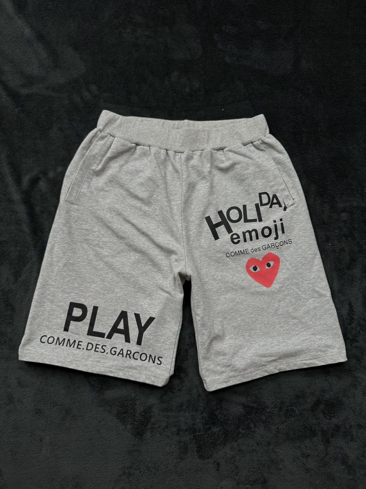 Comme des Garcons play comme des garcons holiday emoji shorts big logo rare Size US 34 / EU 50 - 2 Thumbnail