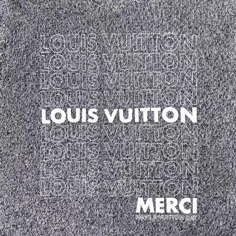 Louis Vuitton Louis Vuitton Grey bullet-screen monogrammed logo cashmere Size US XXL / EU 58 / 5 - 5 Thumbnail